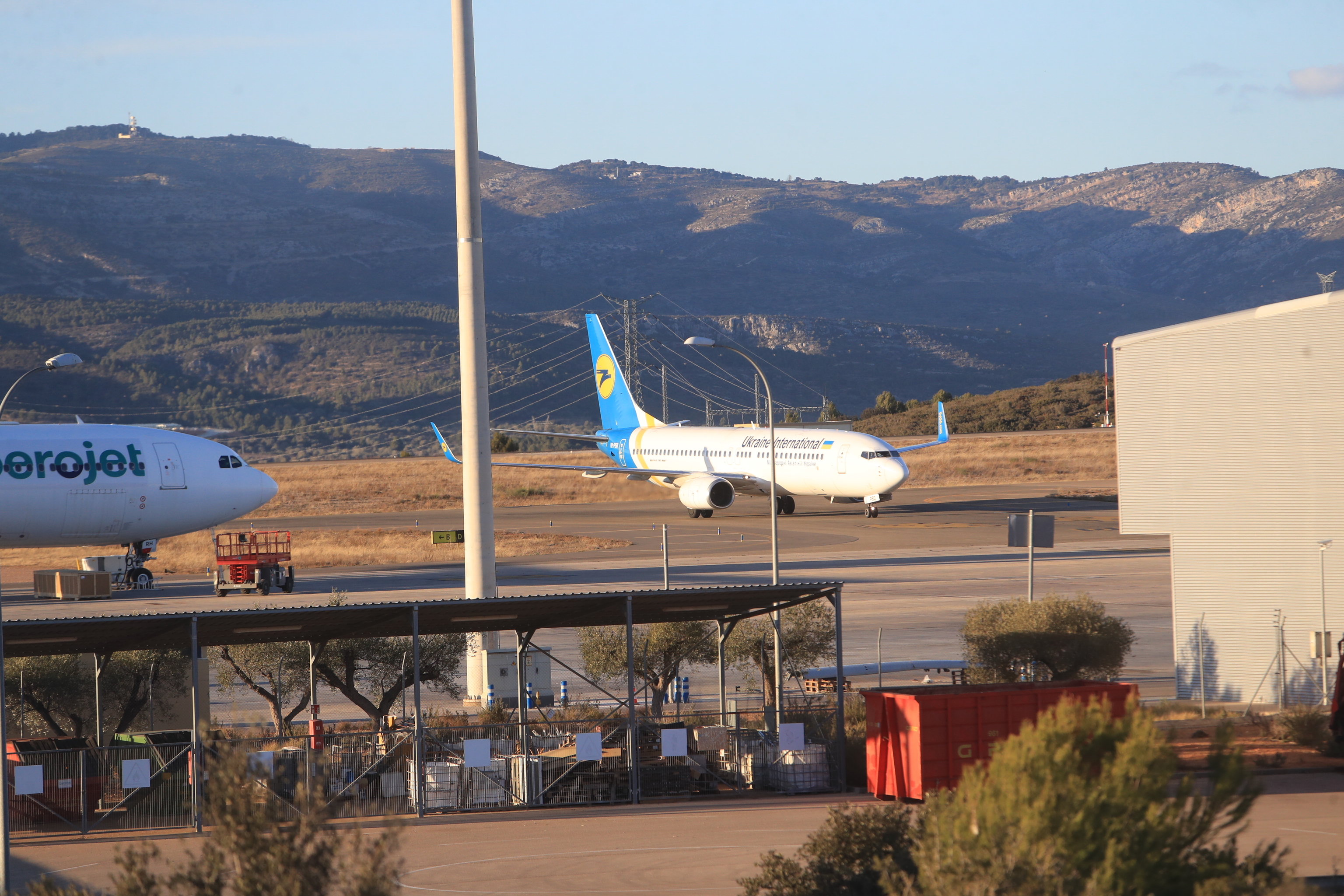 Una aeronave estacionada en el aeropuerto de Castellón