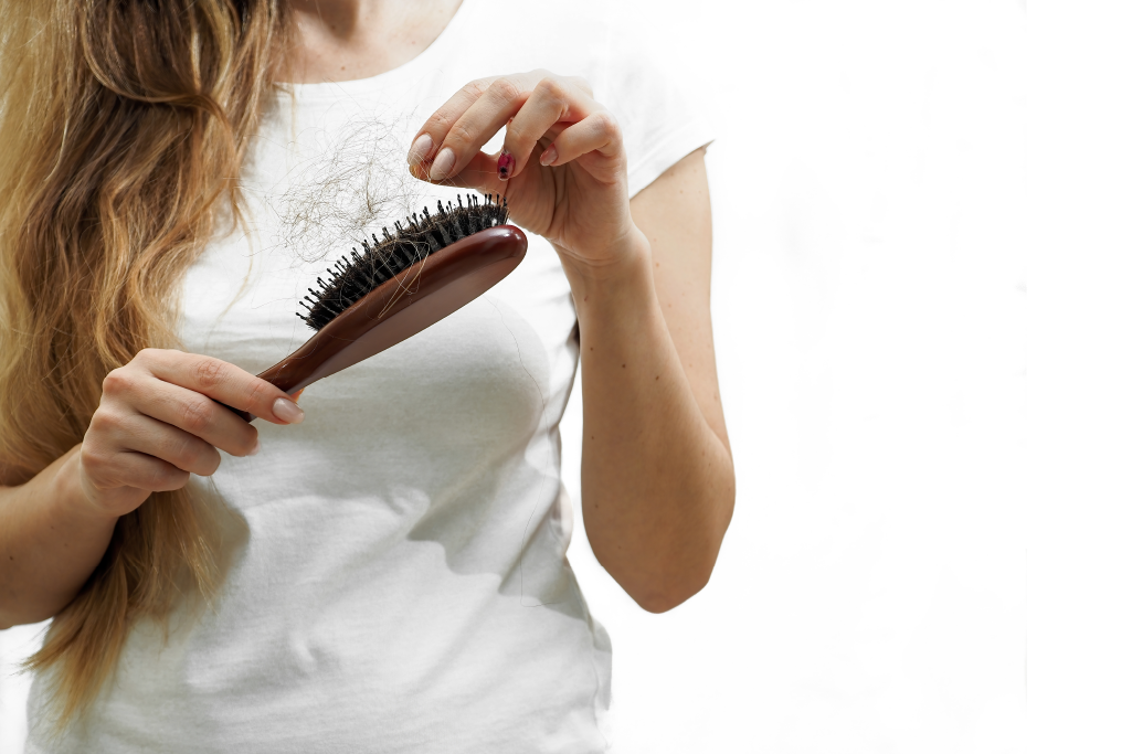 Antagonista Custodio cupón Alopecia femenina: 7 señales de alerta y cómo prevenir la caída del pelo y  aumentar la densidad capilar | Moda y belleza