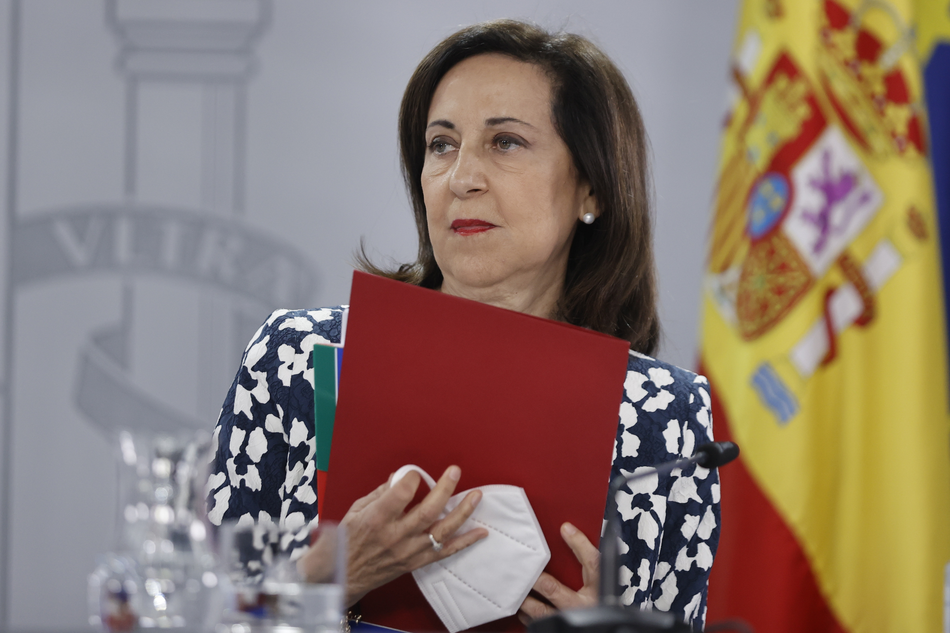 The Defense Minister, Margarita Robles, appears after learning of the change in CNI.