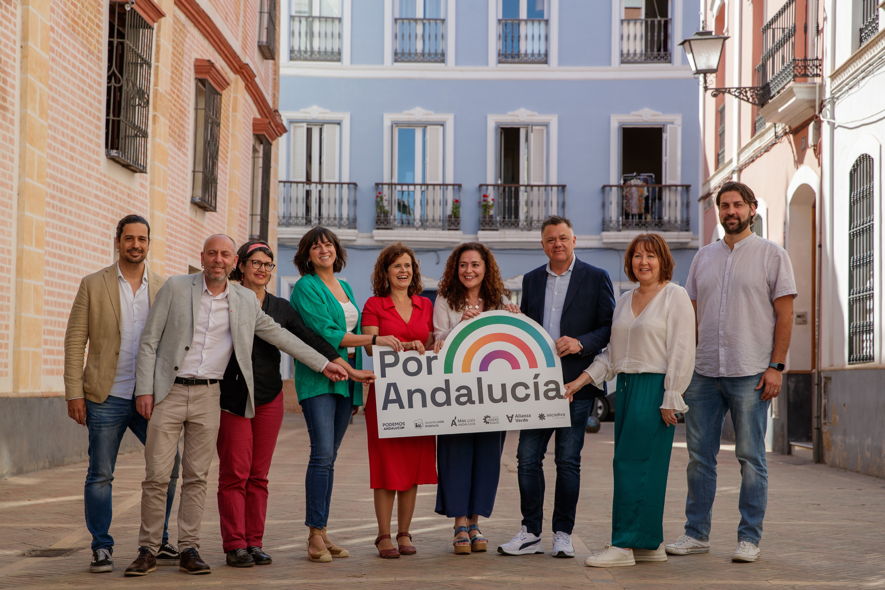 Candidate for President of the Board, Inmaculada Nieto (C), with representatives of Podemos, IU, M