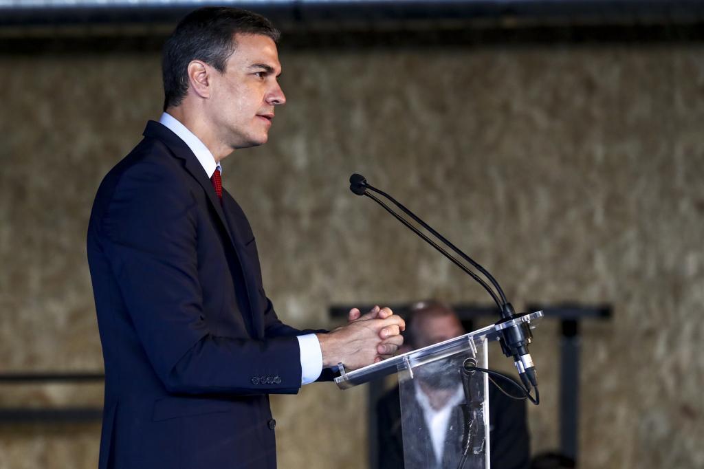 Pedro Sánchez anuncia una inversión de 1800 millones para «dignificar» el sector agroalimentario