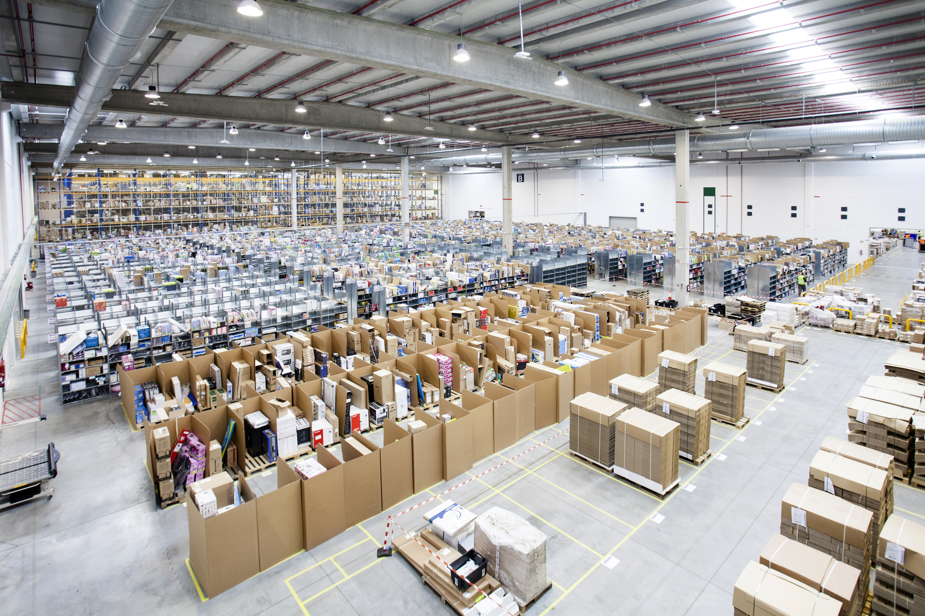 Centro logístico de Amazon en San Fernando de Henares.