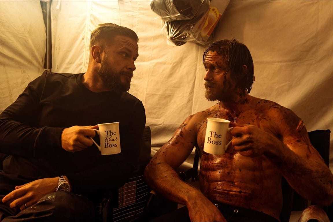Magnus Lygdback junto a Alexander Skarsgard durante el rodaje de 'The Northman'.