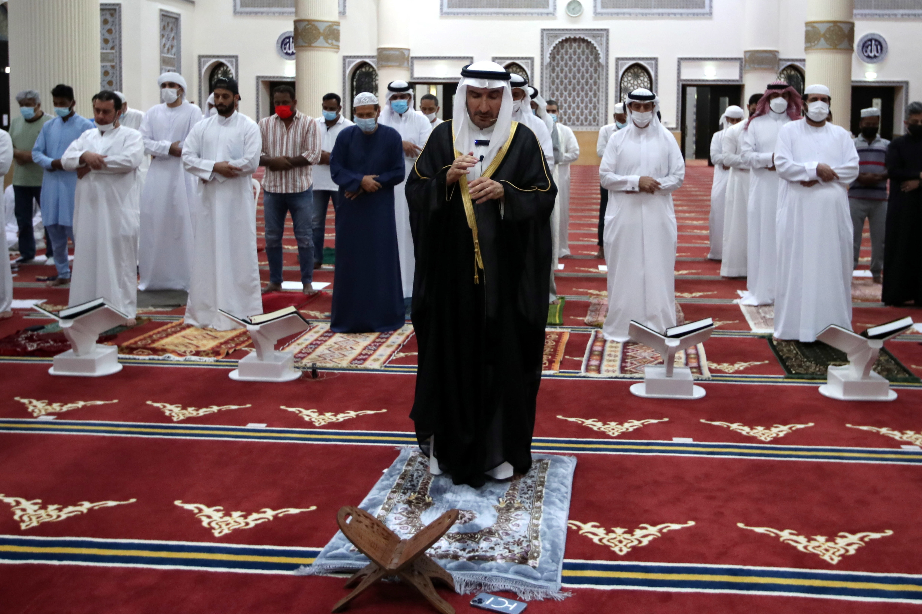 Oración funeraria por Jalifa bin Zayed al Nahyan, ex presidente de los Emiratos Árabes Unidos.