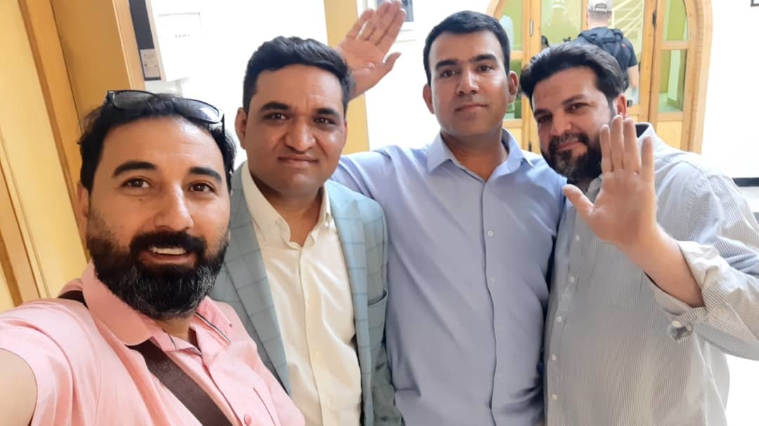 Sayed Saber Sayeed en la ltima foto que se hizo en la Embajada de Espaa en Kabul junto a sus compaeros.