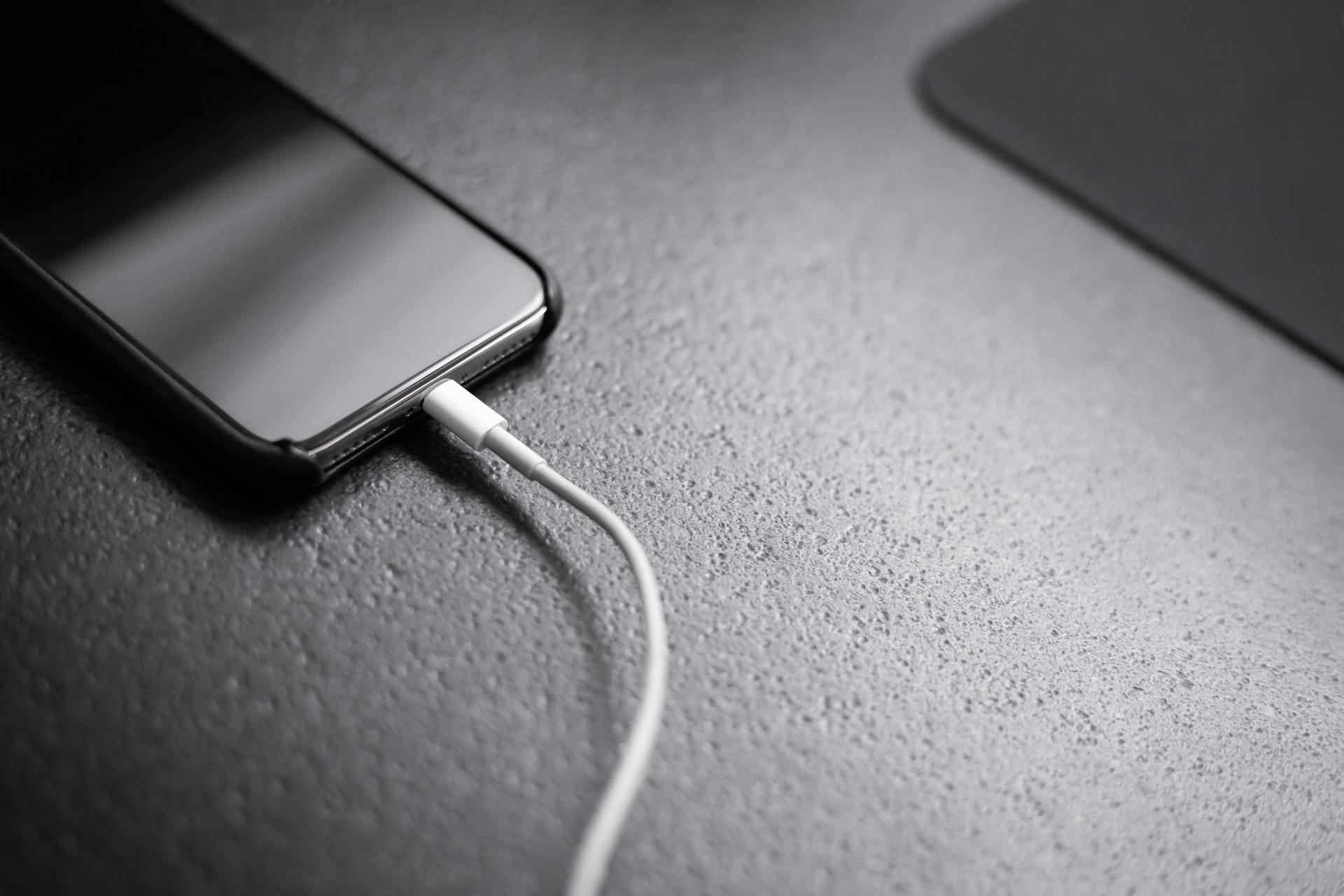 El iPhone tendrá finalmente USB-C, pero no este año