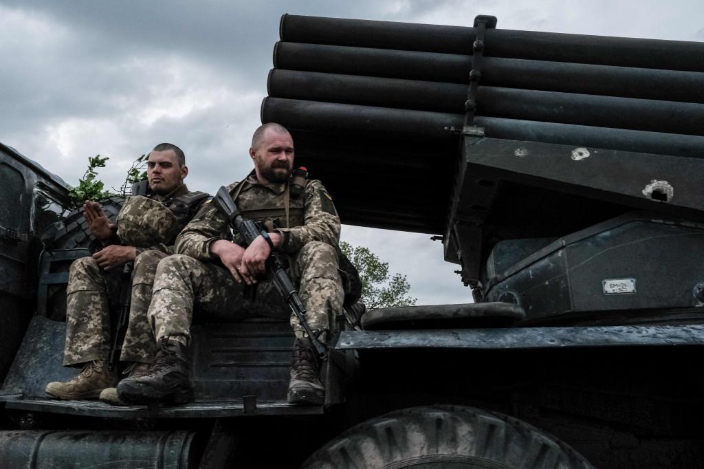 Dos soldados ucranianos, fotografiados cerca de Lysychansk.