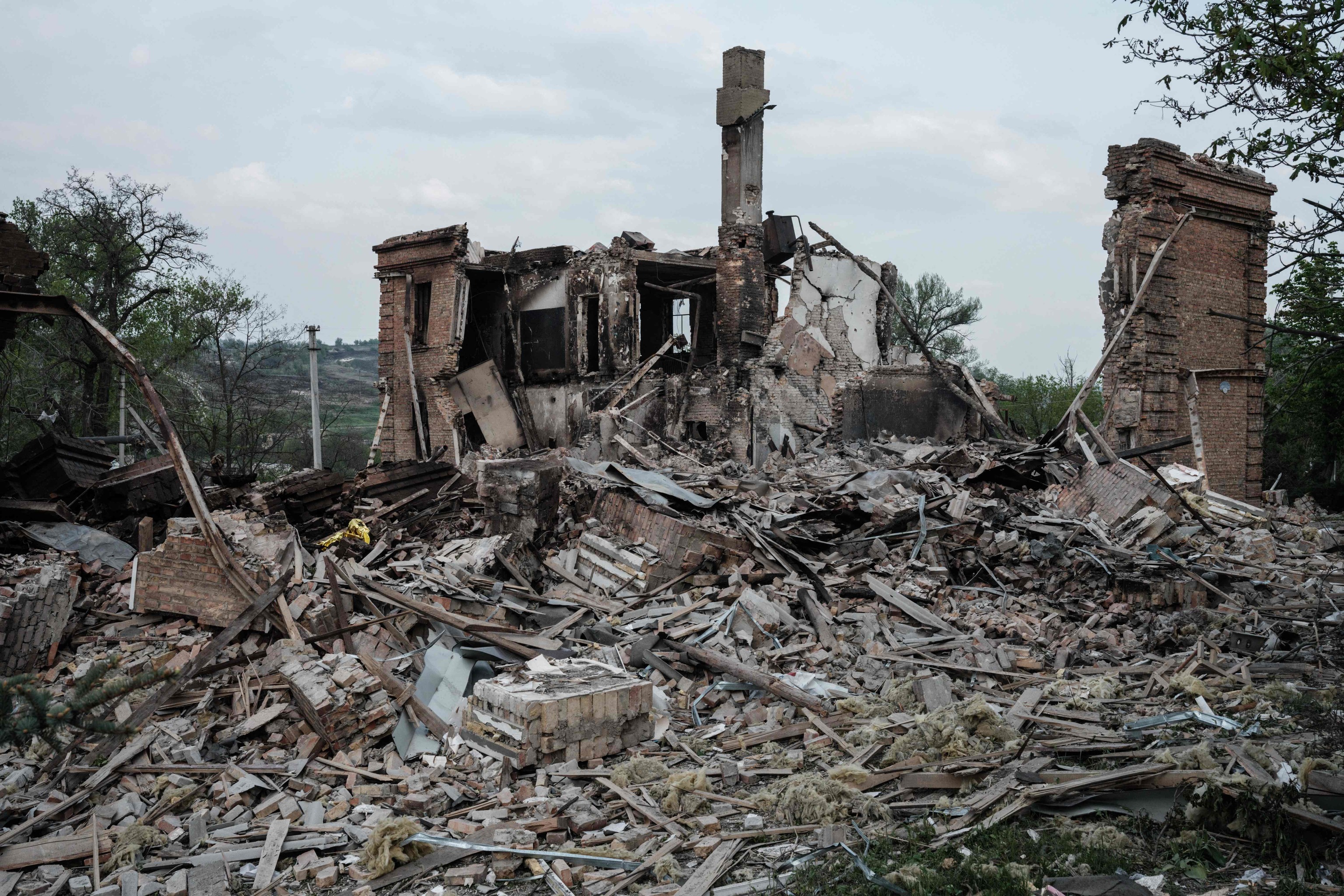Restos de una escuela destruida en Bilogorivka, Ucrania