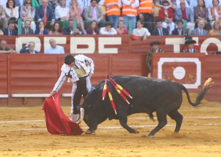 Un magistral Morante salva la tarde con complejos torrestrella en Jerez