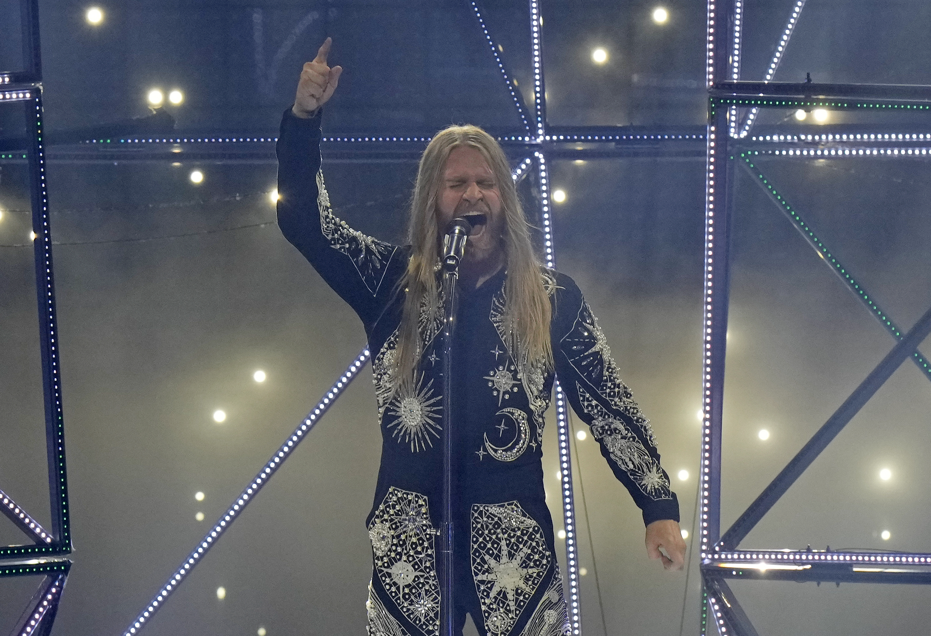 Sam Ryder interpretando 'Space Man' en la final de Eurovisión.