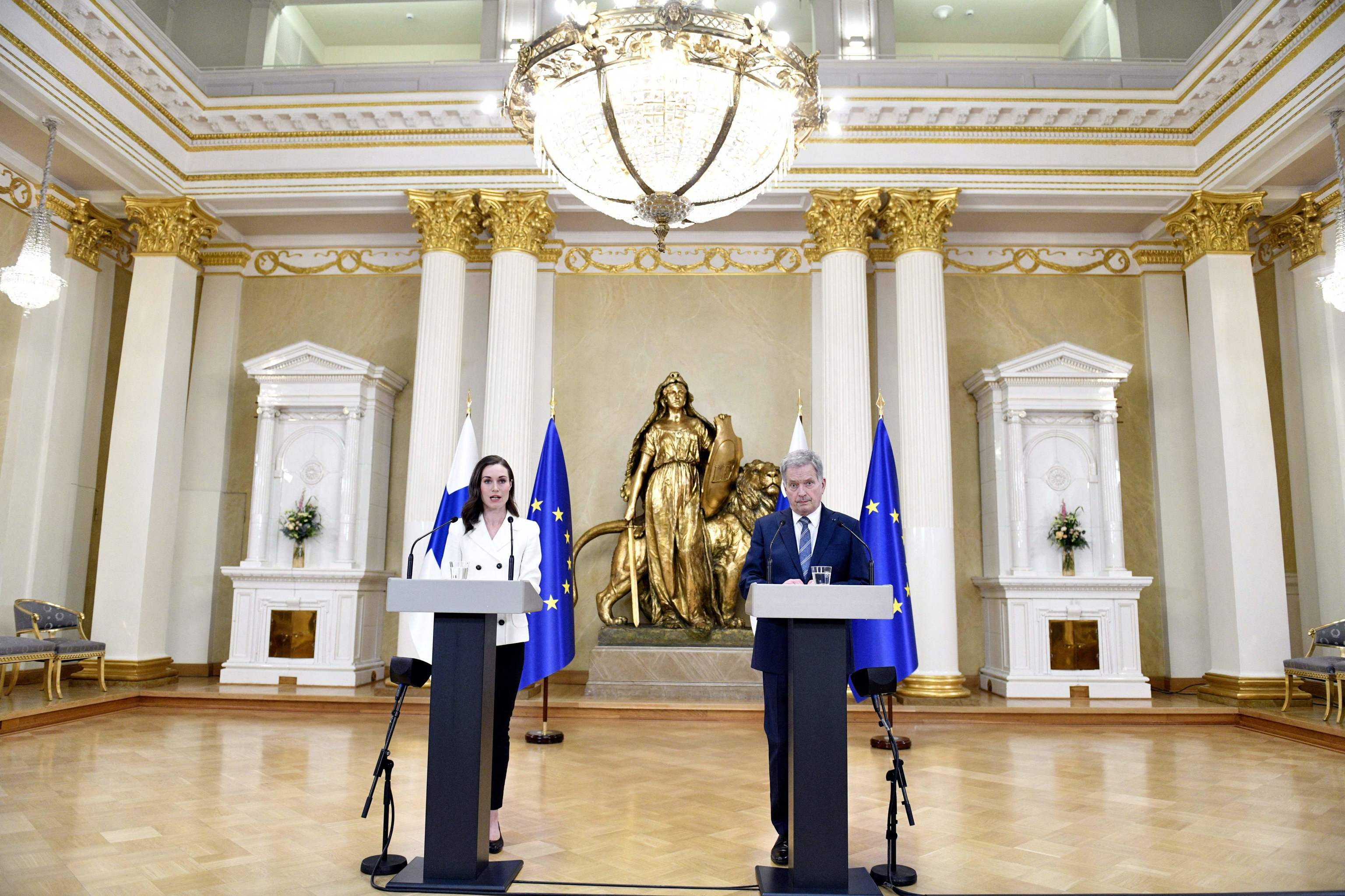 Finnish Prime Minister Sanna Marin and Finnish President Souli Niinisto in the NATO Declaration
