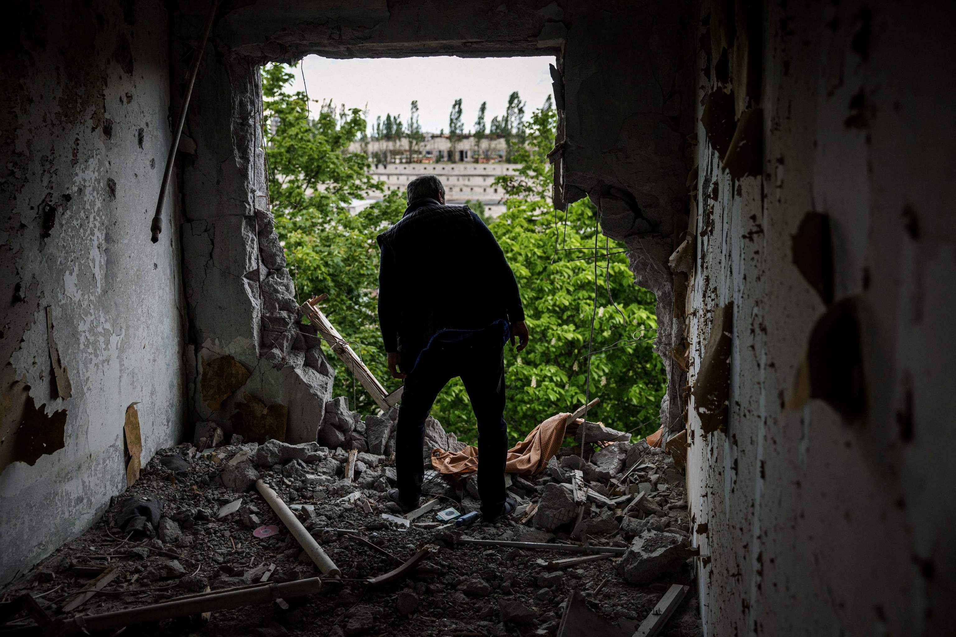 Los vecinos de Jarkov, tras la liberación de la ciudad: «Hemos pasado dos meses bajo tierra pero ahora estamos vivos»