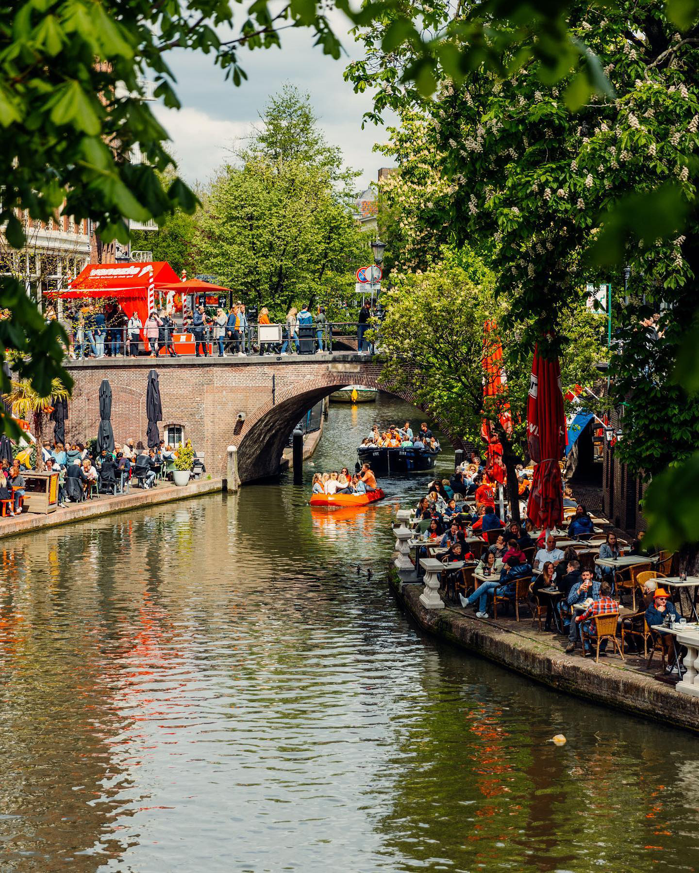 Canal navegable en los Países Bajos.