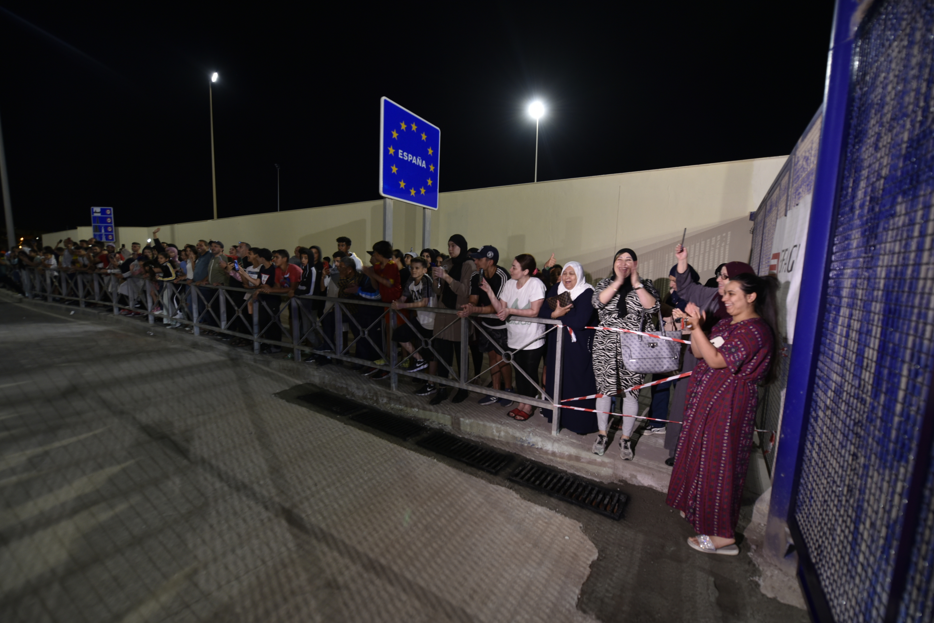 La frontera del Tarajal en Ceuta reabre más de dos años después thumbnail