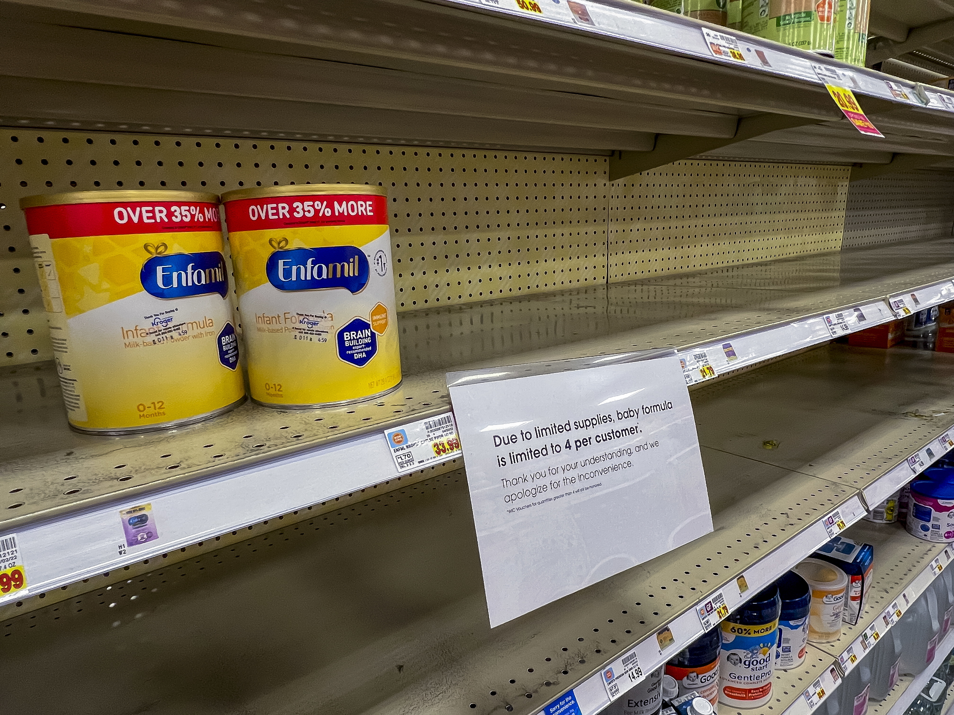 La preocupación entre los estadounidenses por la escasez de leche de fórmula provoca desabastecimiento en los supermercados
