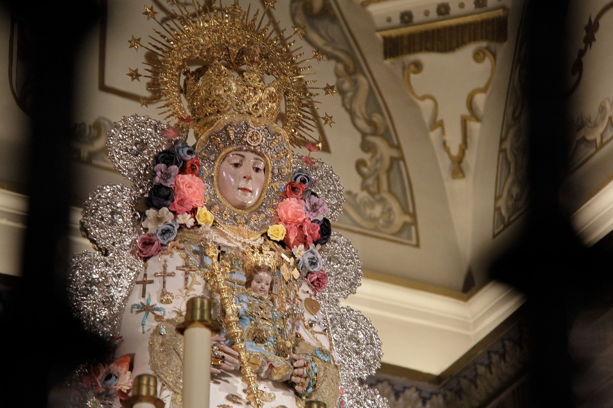 La Virgen del Rocío se muestra en la parroquia de la Asunción de Almonte (Huelva)