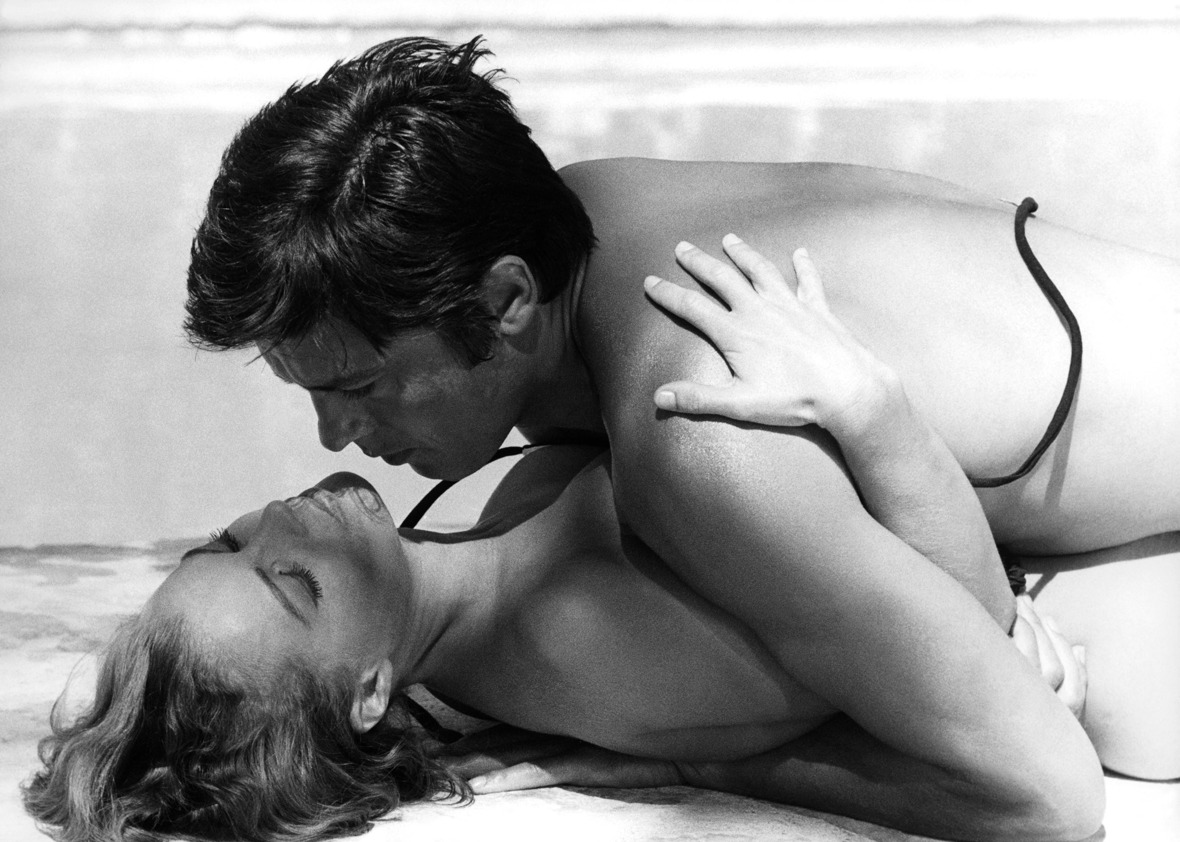 Romy Schneider y el de quien se dijo que fue el amor de su vida, Alain Delon, en 'La piscina' (1969).