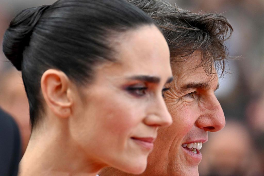 Jennifer Connelly and Tom Cruise in The World.