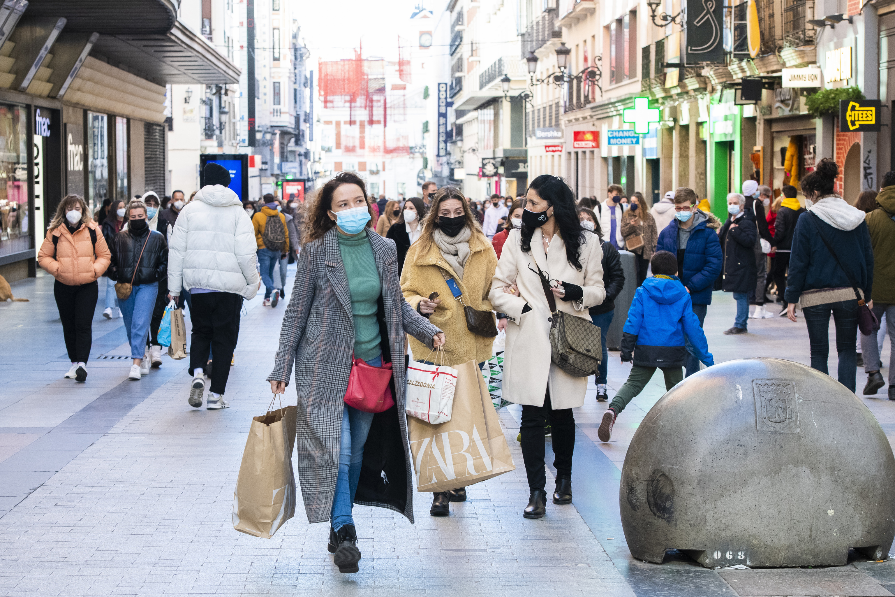 People shopping on Preciados Street in Madrid