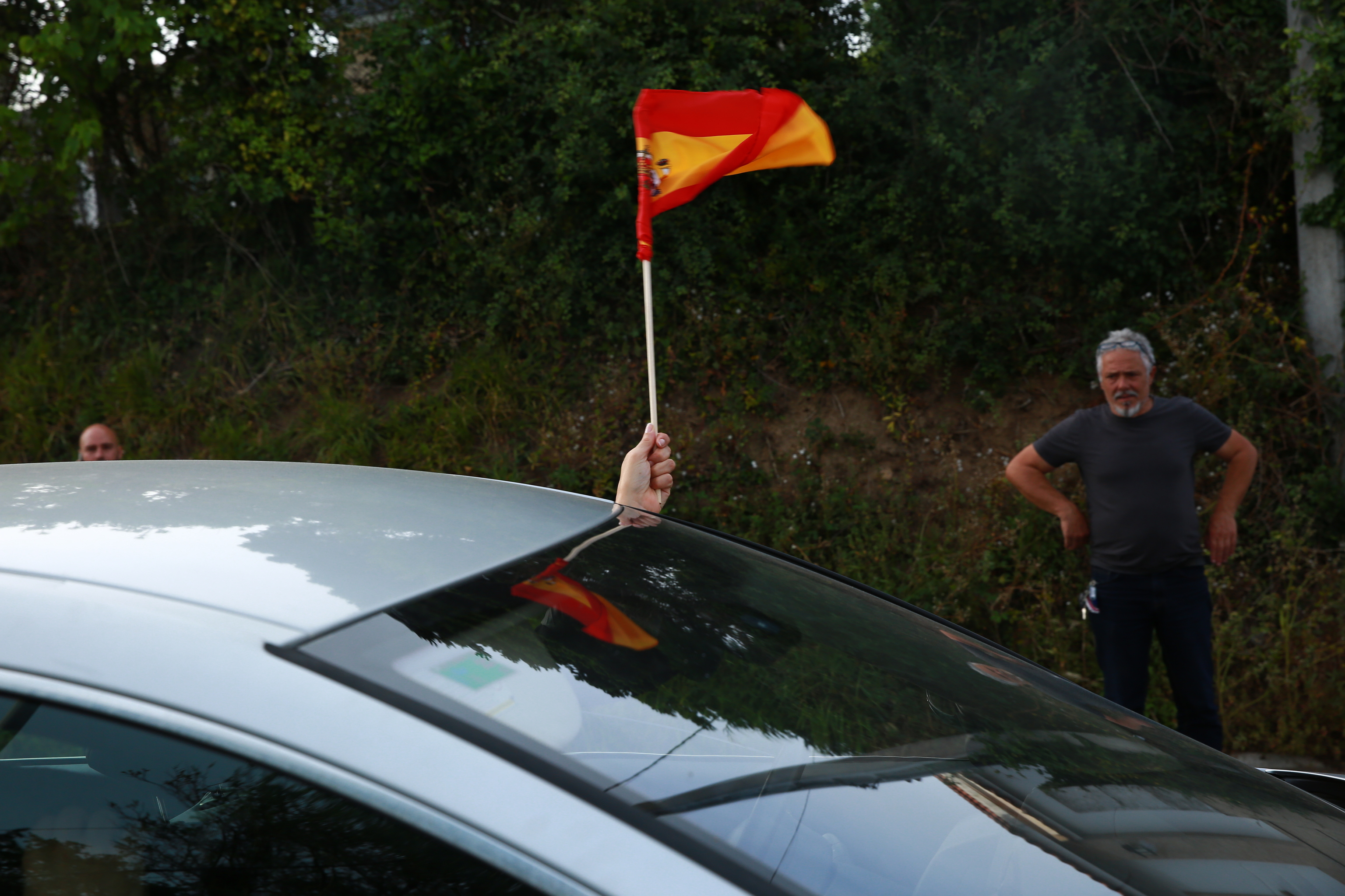 Banderas para recibir a Don Juan Carlos a su llegada a Sanxenxo.