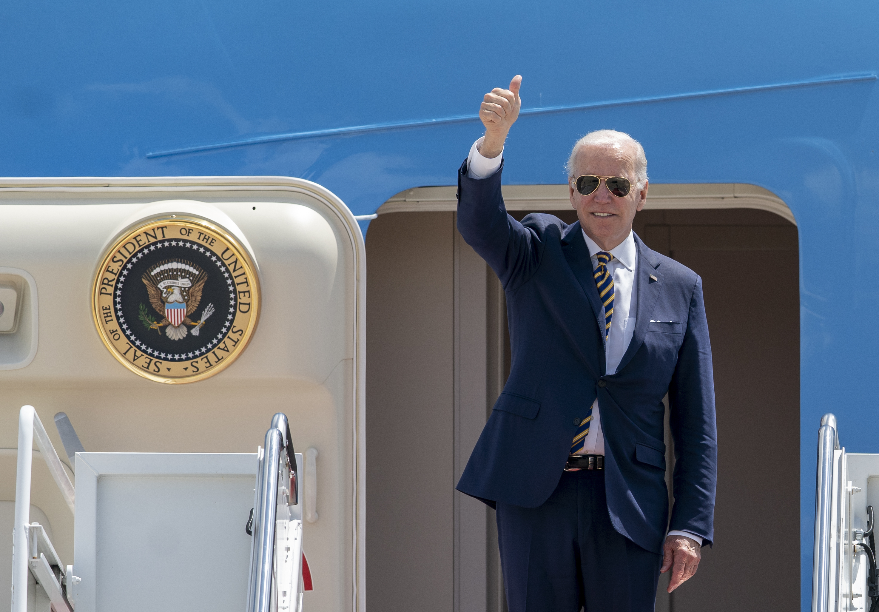 El presidente de EEUU, Joe Biden, al embarcar en el Air Force One.