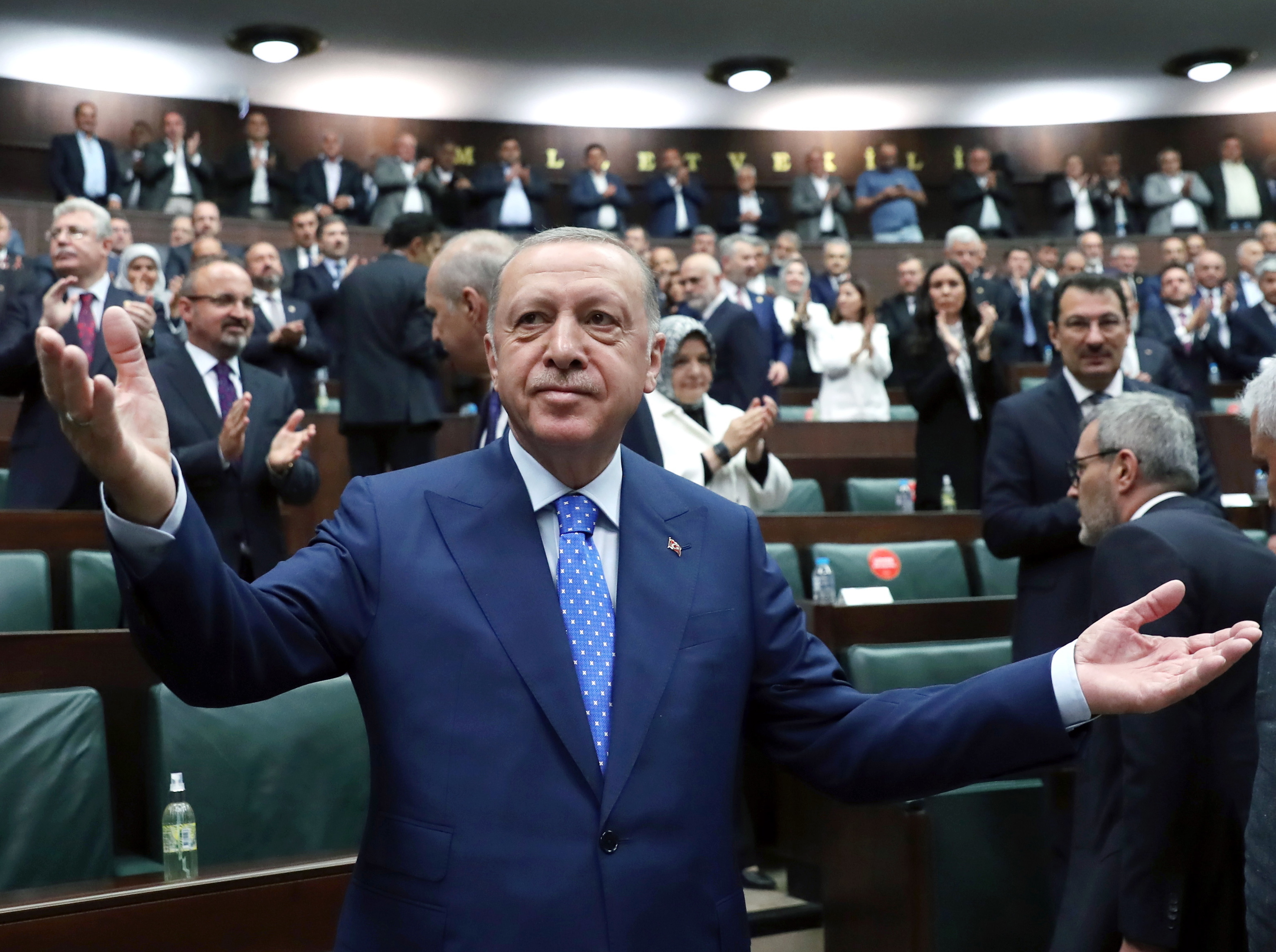 President Erdogan is applauded in the assembly.