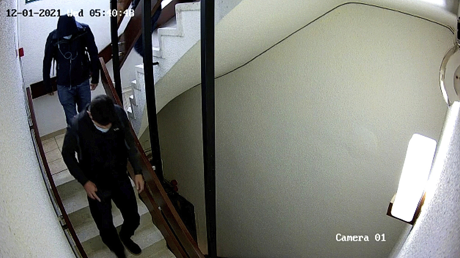 Puigdemont aporta el vídeo del supuesto asalto a sus oficinas en Bélgica thumbnail