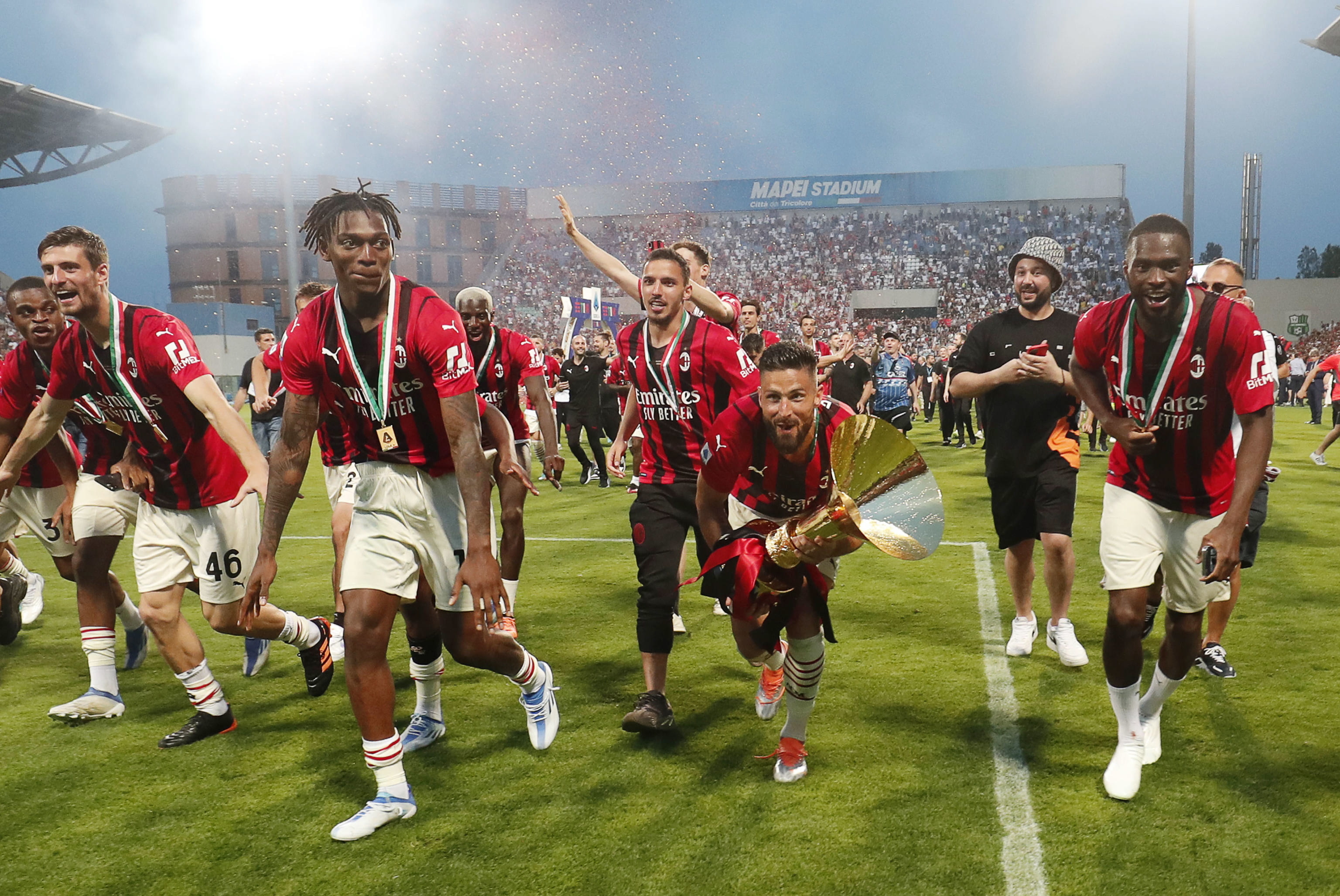 Milan players celebrate Scudetto.