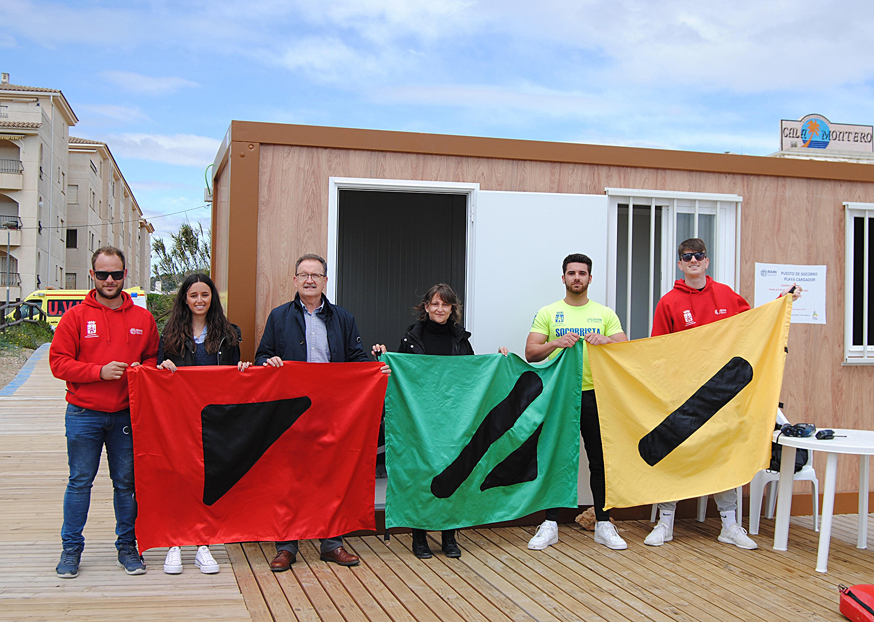 El Ayuntamiento de Alcal de Xivert present las nuevas banderas inclusivas.