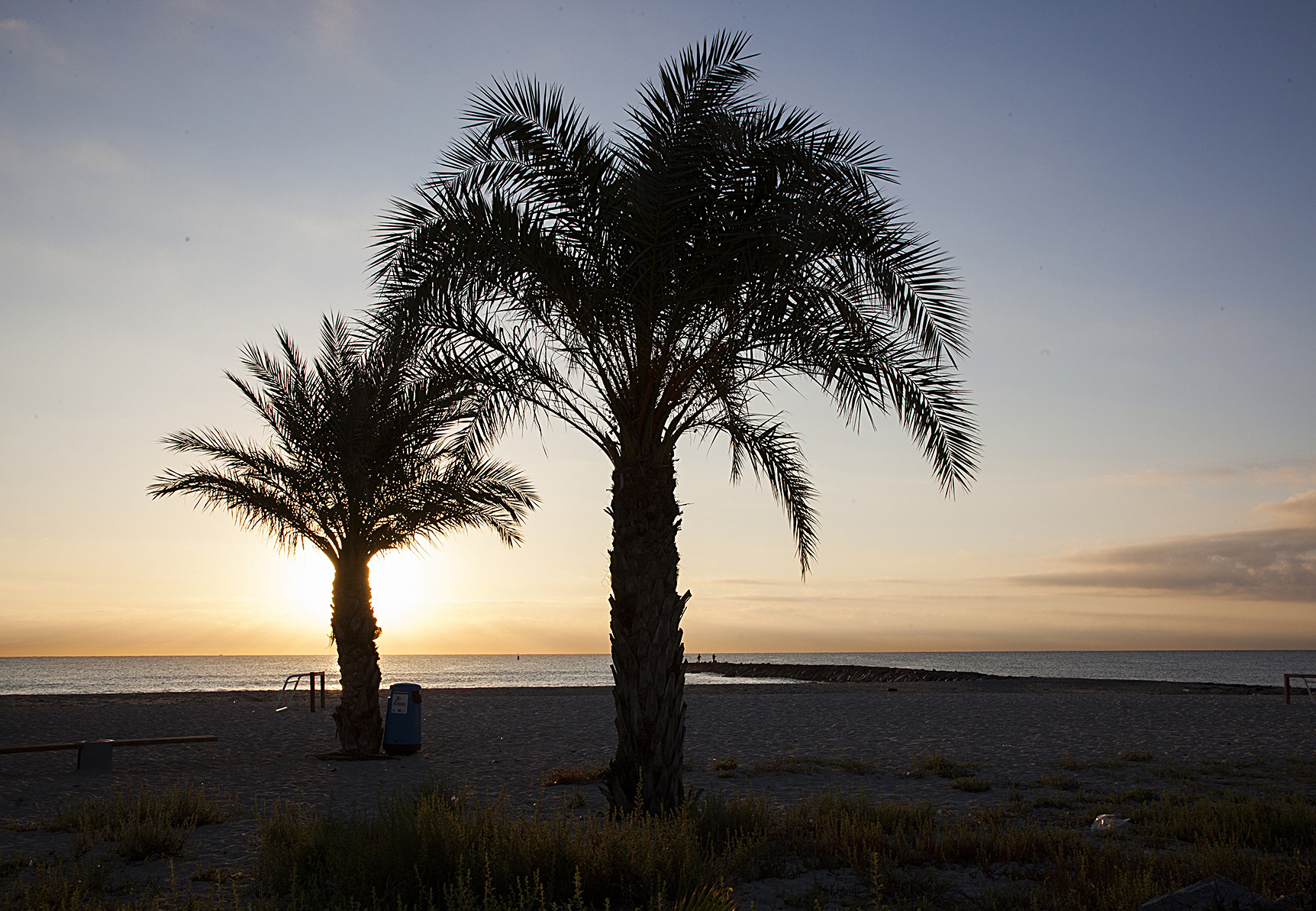 Imagen del bello atardecer en la playa de Benafel, que por segundo ao lucir la bandera azul.