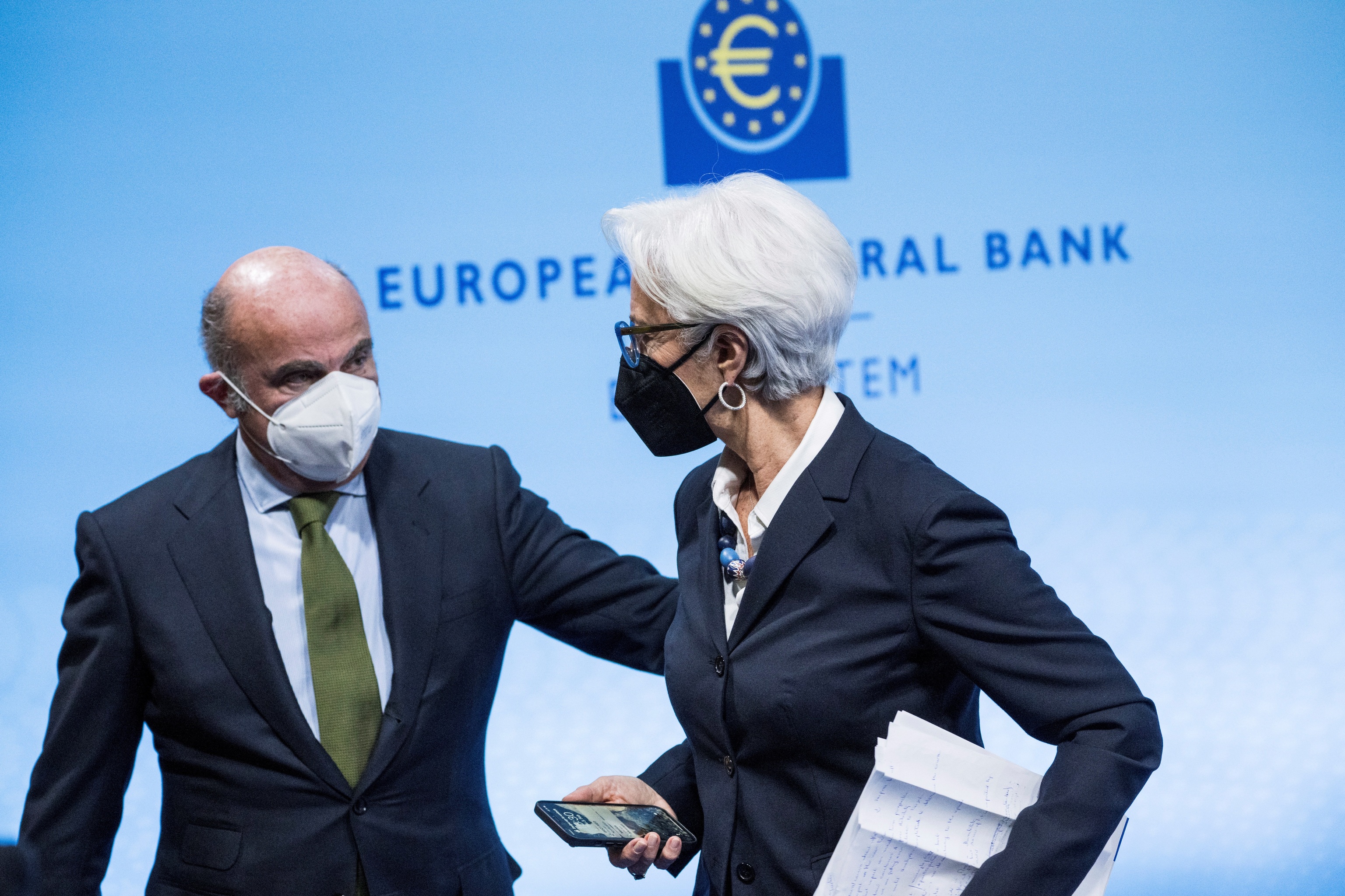 Lagarde apunta a julio para la primera subida de tipos y a septiembre para dejar atrás las tasas negativas