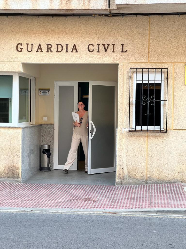 Macarena Olona, en una foto enviada por Vox, saliendo de la Comandancia de la Guardia Civil de Salobreña.