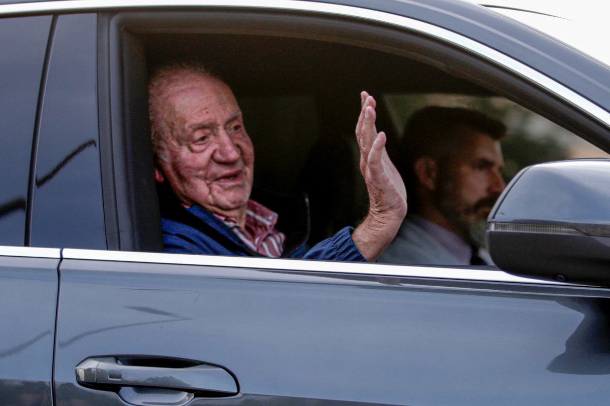 El Rey Juan Carlos, a su salida de la Zarzuela para tomar el vuelo con destino a Abu Dabi.