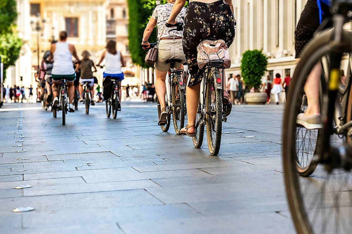 actuaciones previstas por el Ejecutivo en su Plan de Rehabilitación de Vivienda y Regeneración Urbana se incluyen iniciativas que también guardan relación con el modelo de movilidad, como el diseño de más carriles bici en las ciudades del país.