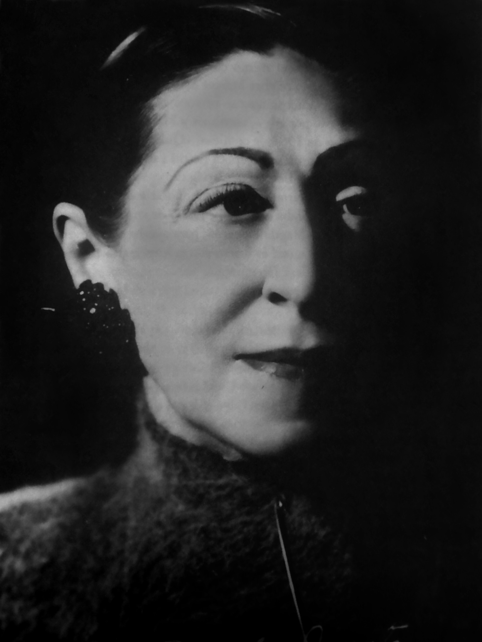 Carmen Eva Nelken firm muchos de sus reportajes como Magda Donato.