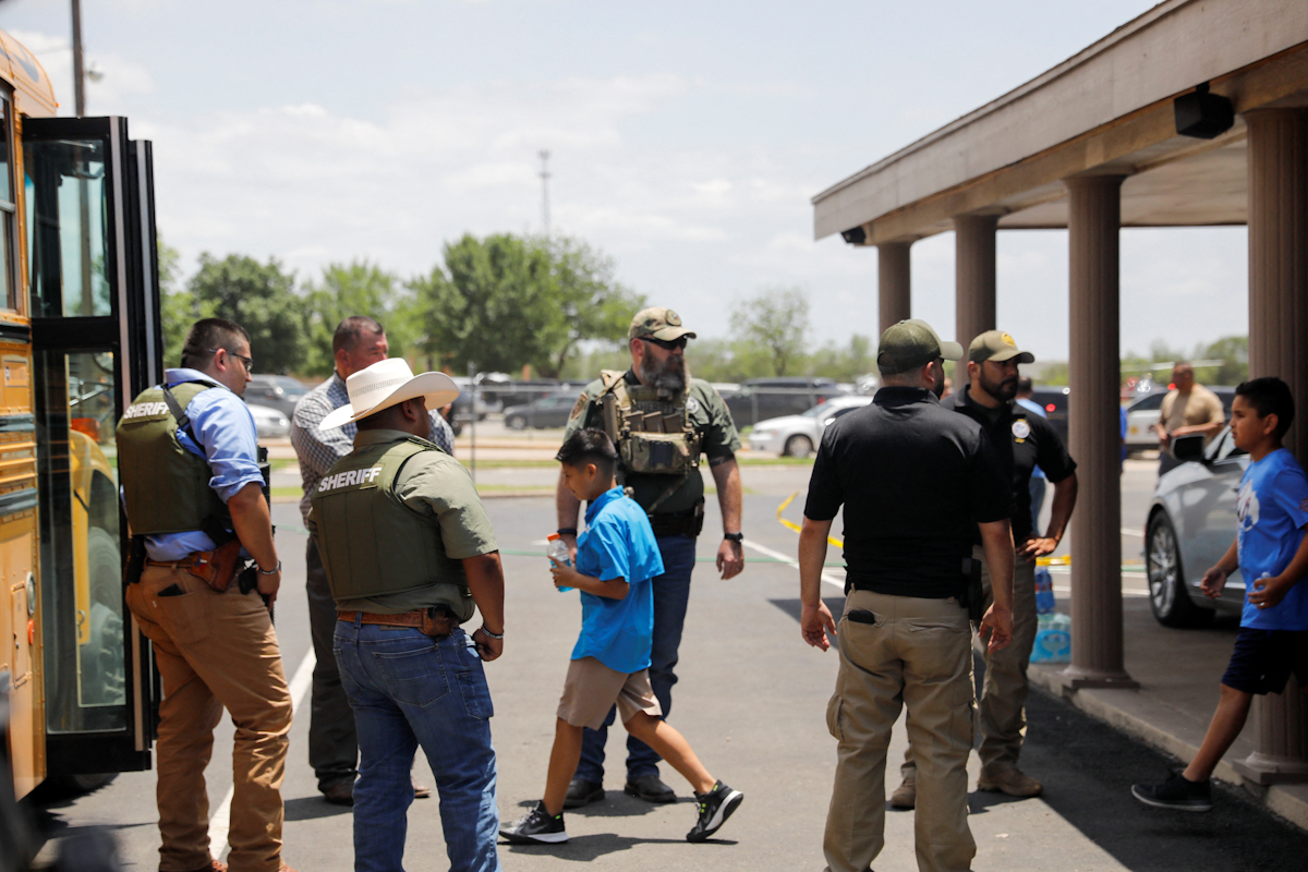 Al menos 15 muertos, 14 de ellos menores, en un tiroteo en una escuela de  Texas | Internacional