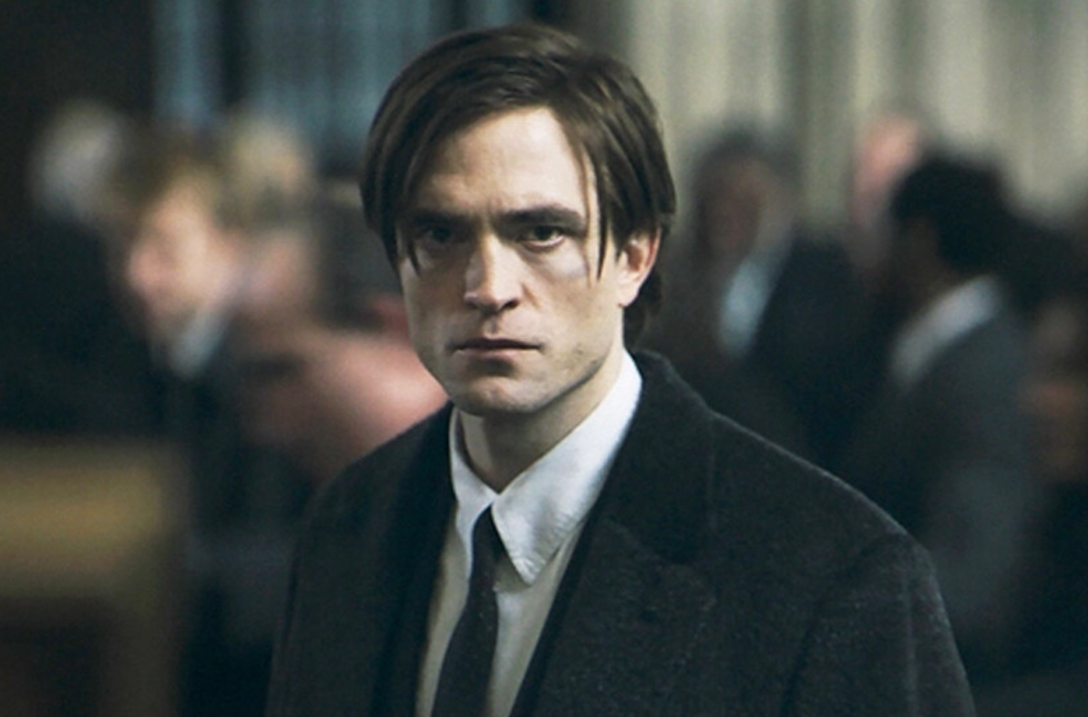 Robert Pattinson como Bruce Wayne en un fotograma de The Batman.