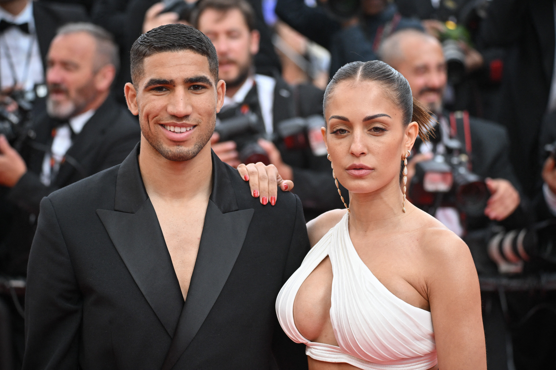 Achraf Hakimi E Hiba Abouk Deslumbran En Cannes Con Sus Looks
