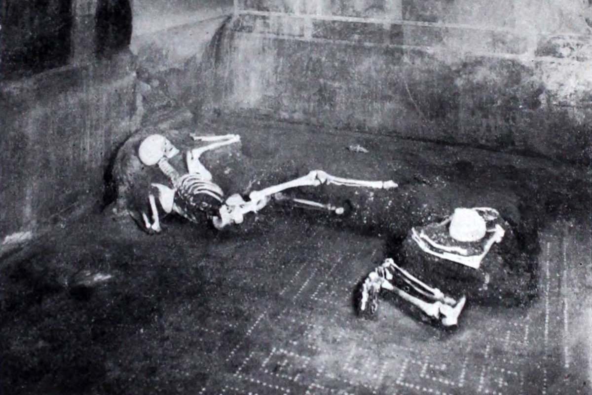 Two skeletons found in Casa del Fabro (Room.)