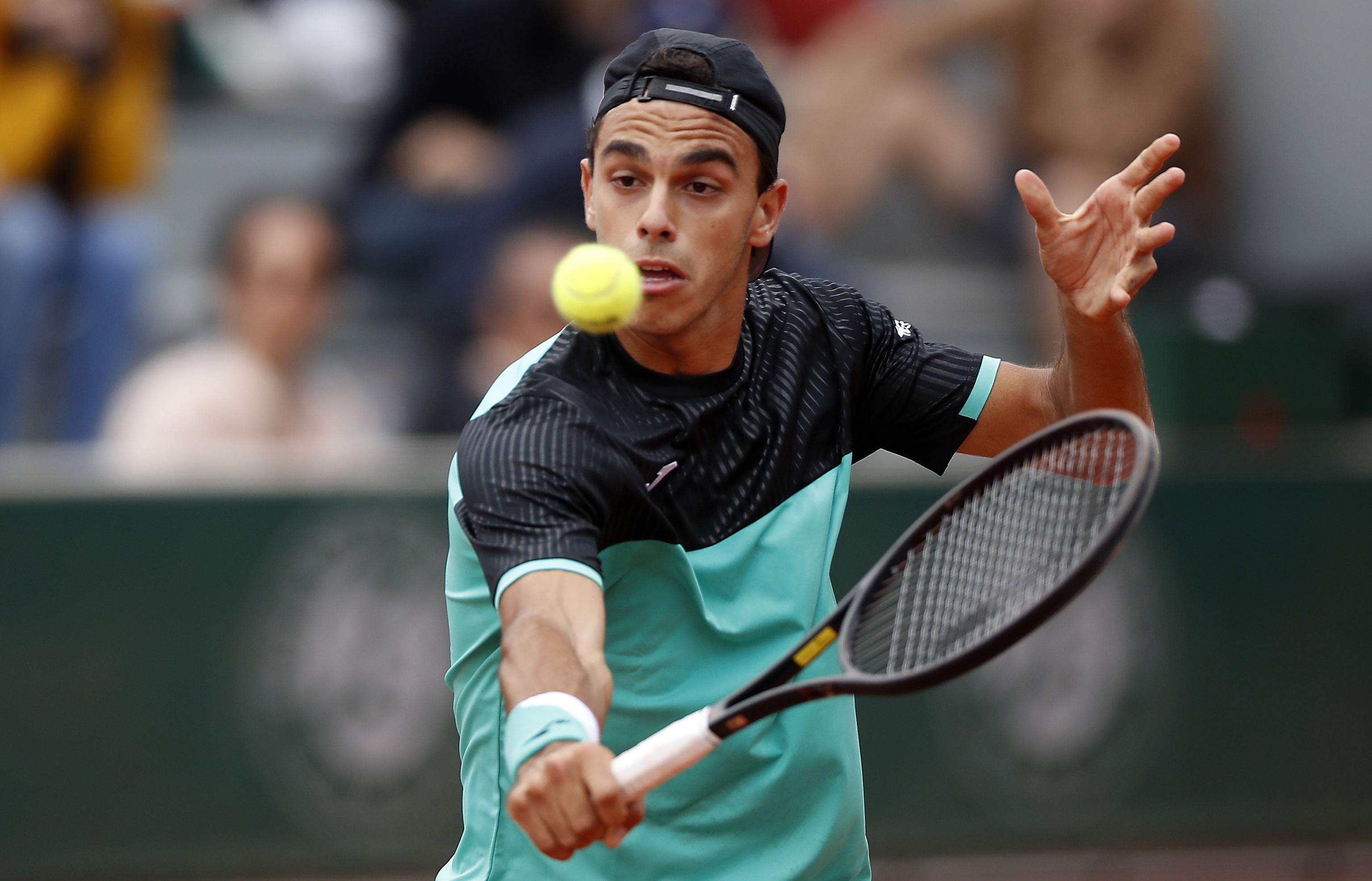 Paris (France), 23/05/2022.- Francisco lt;HIT gt;  Cerundolo lt;/HIT gt;  Daniel Evans of Argentina plays in his men's first round match during the French Open tennis tournament at Roland Garros on May 23, 2022 in Paris, France.  (Tennis, Eberto, Francia, Reino Unido)