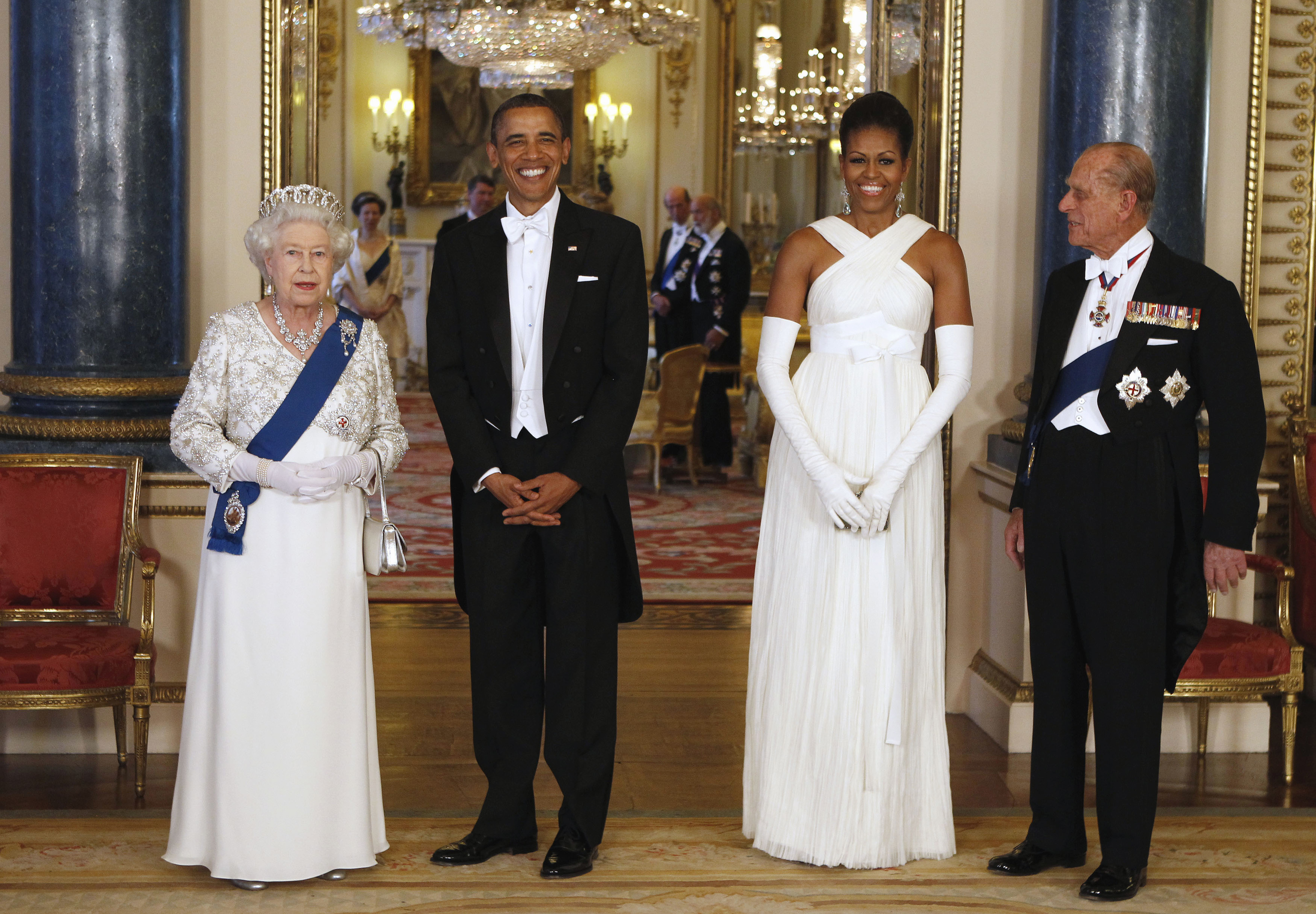 Isabel II y Barack Obama, la jefa reptiliana de los illuminati y su lacayo según las teorías conspirativas.