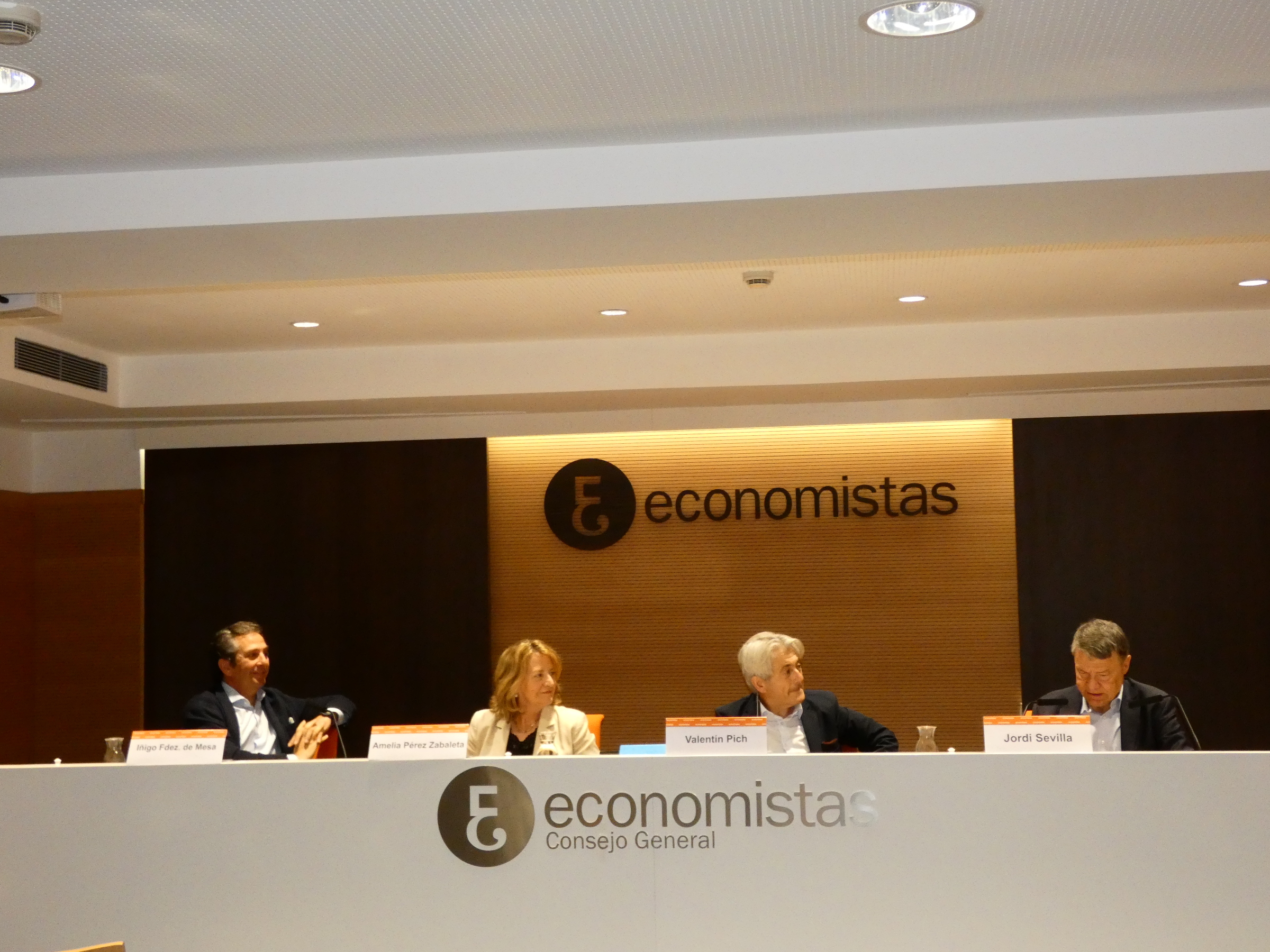 El ex ministro Sevilla, este martes en el acto organizado por el Consejo General de Economistas (CGE) y el Instituto de Estudios Econmicos (IEE