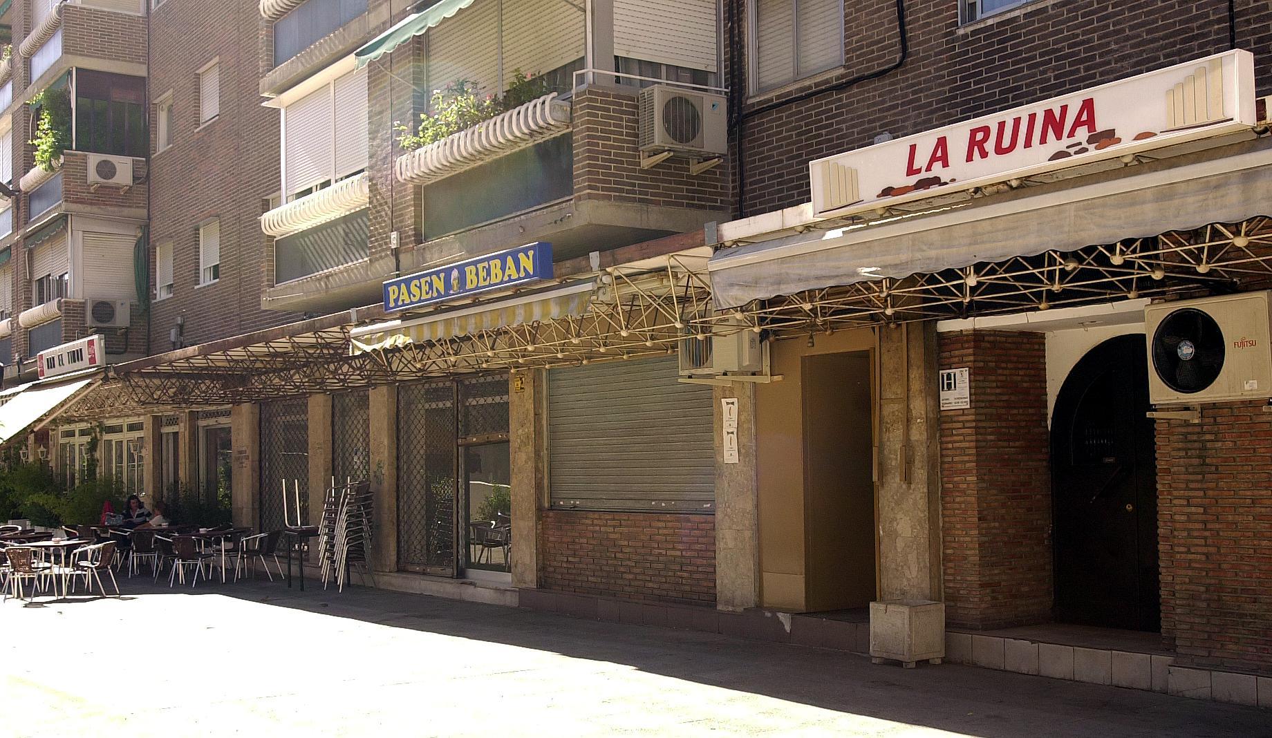 The bar area of ​​La Lonza, Mortalaz.