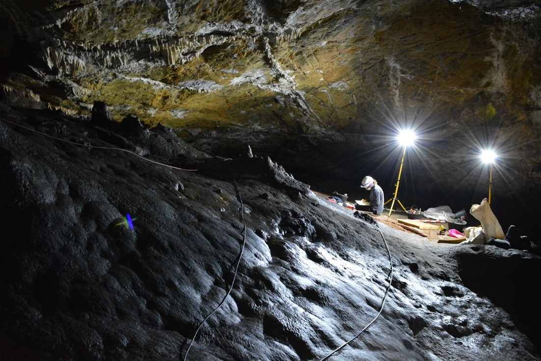 Cueva de Ardales.  researchers working in