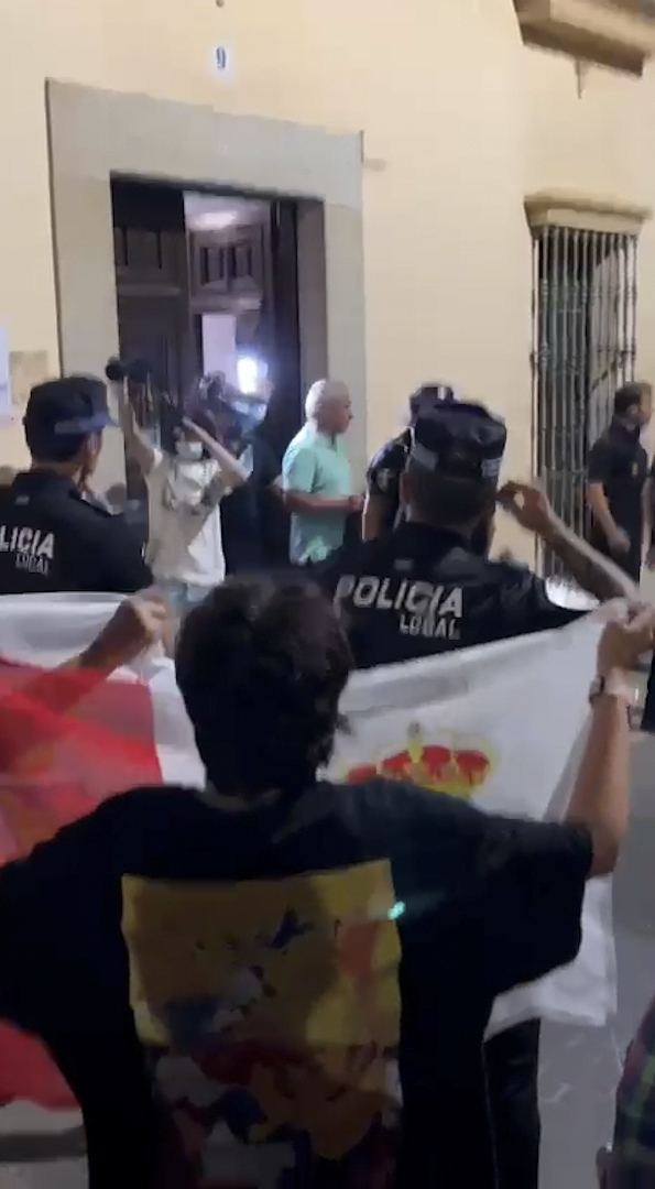 Protest against Fussi at the door of Don Benito's City Hall