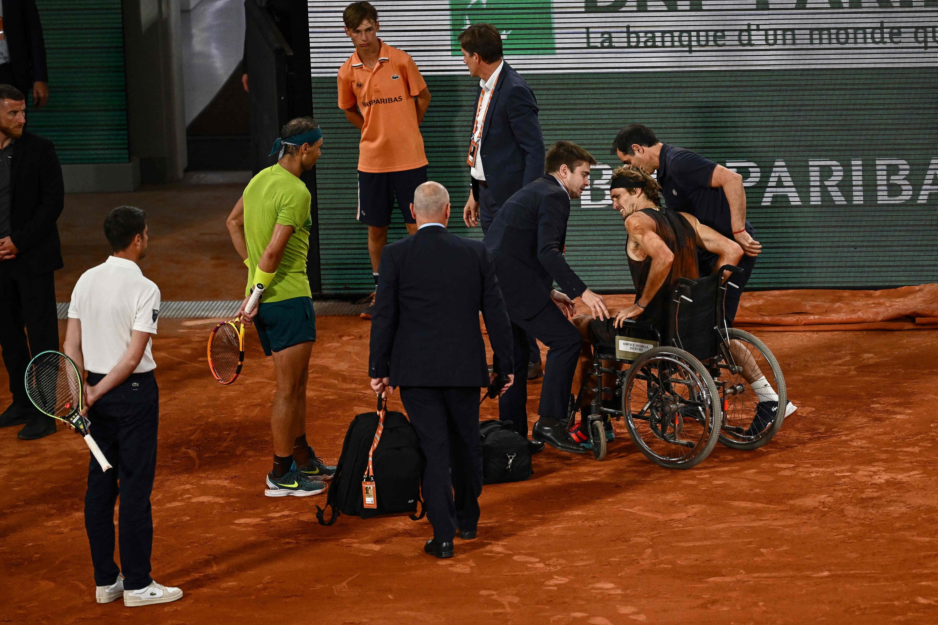 Zaverev left the track in a wheelchair to watch Nadal.