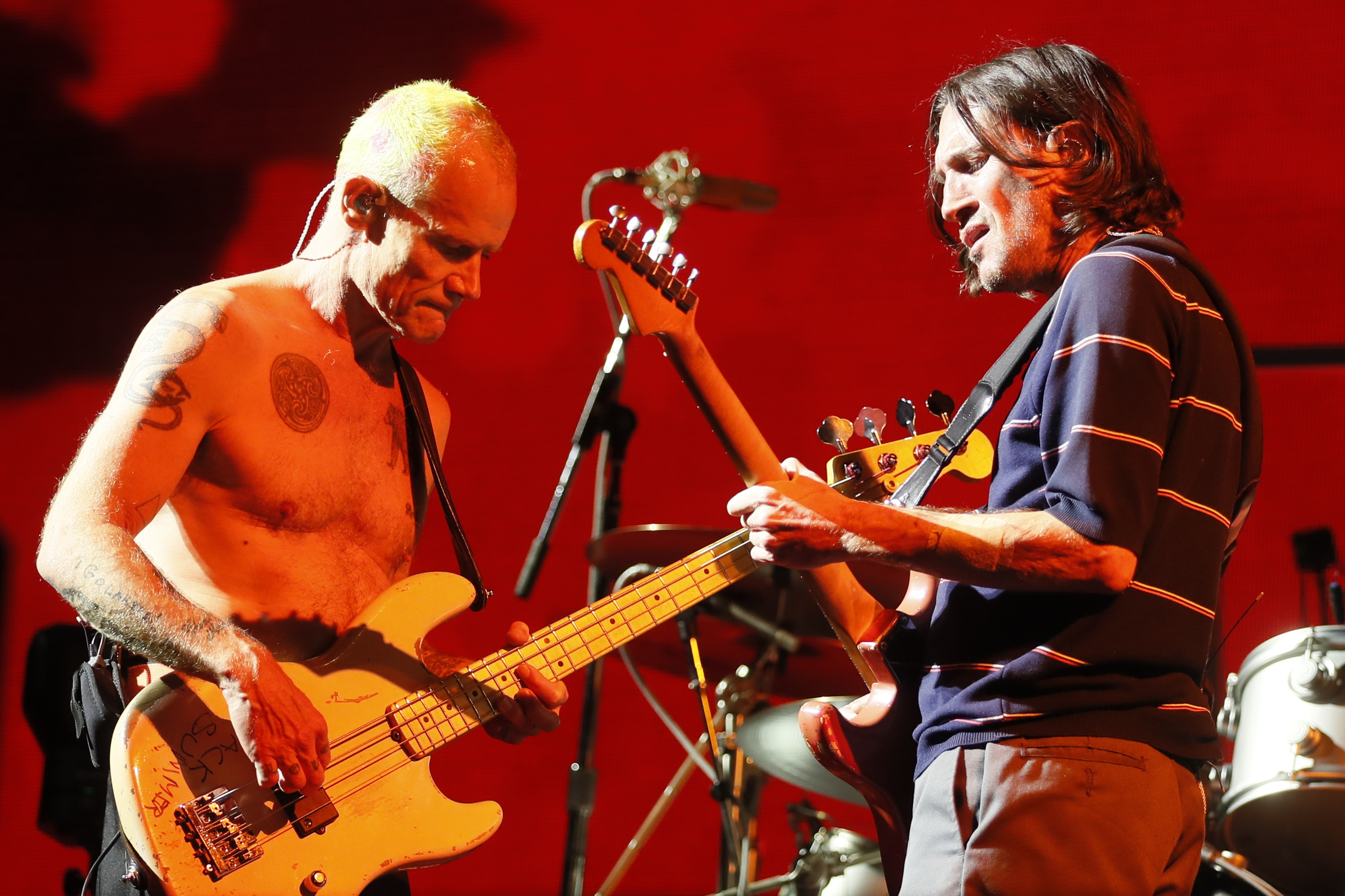 Michael Peter Balzarri 'Flea' (L) and 'John Frusciante' in Seville.