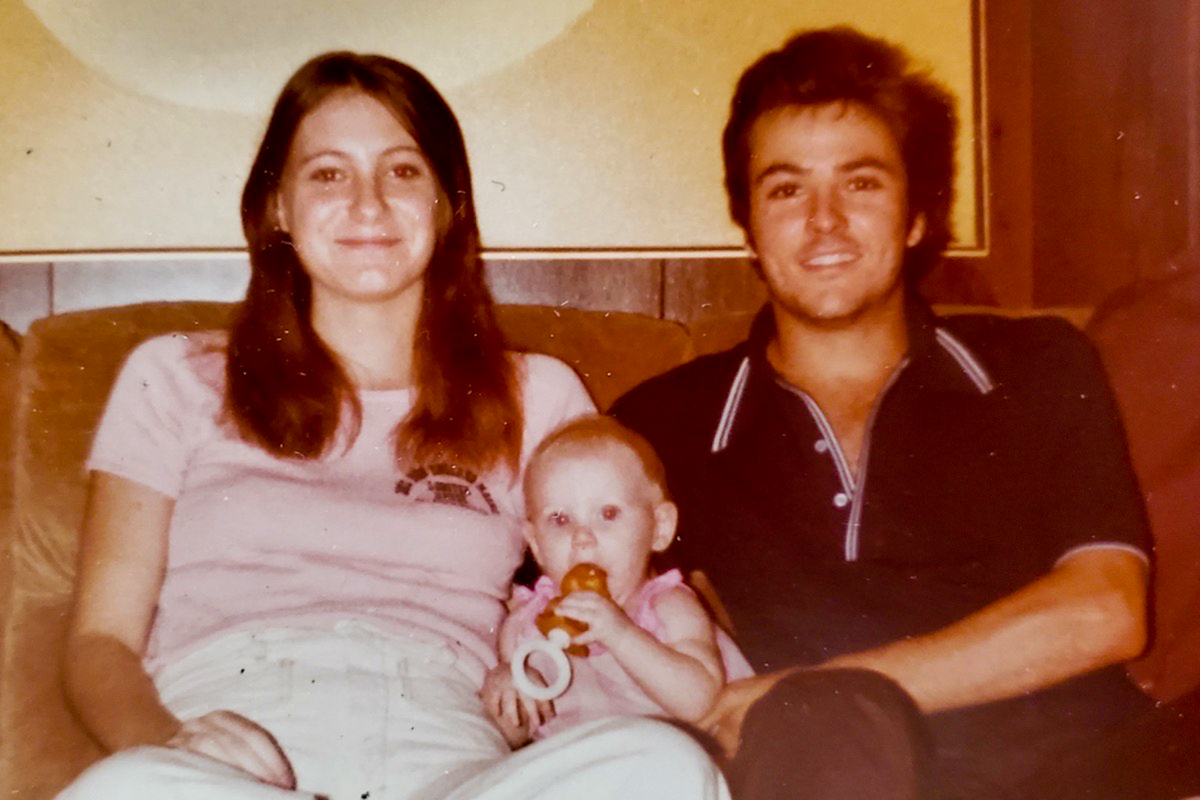 'Baby Holly' con sus padres.