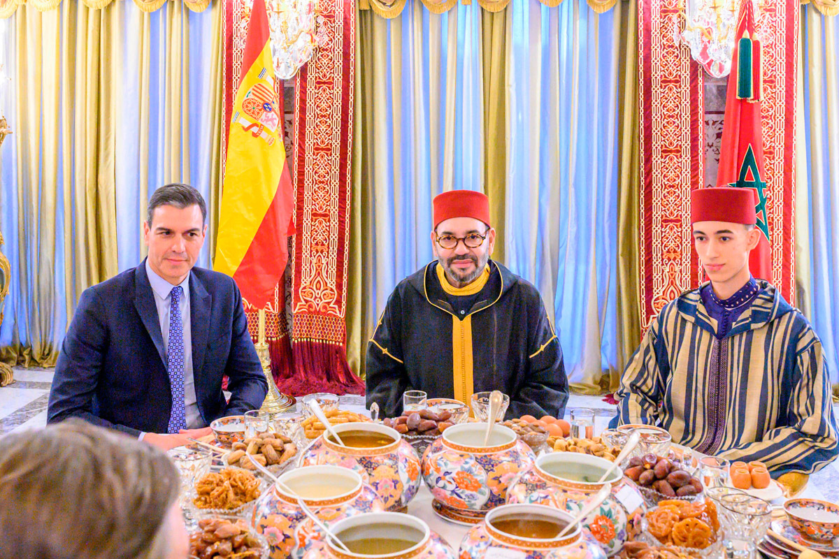 Snchez cena junto al Rey de Marruecos, Mohamed VI, en su visita al pas el pasado 7 de abril.