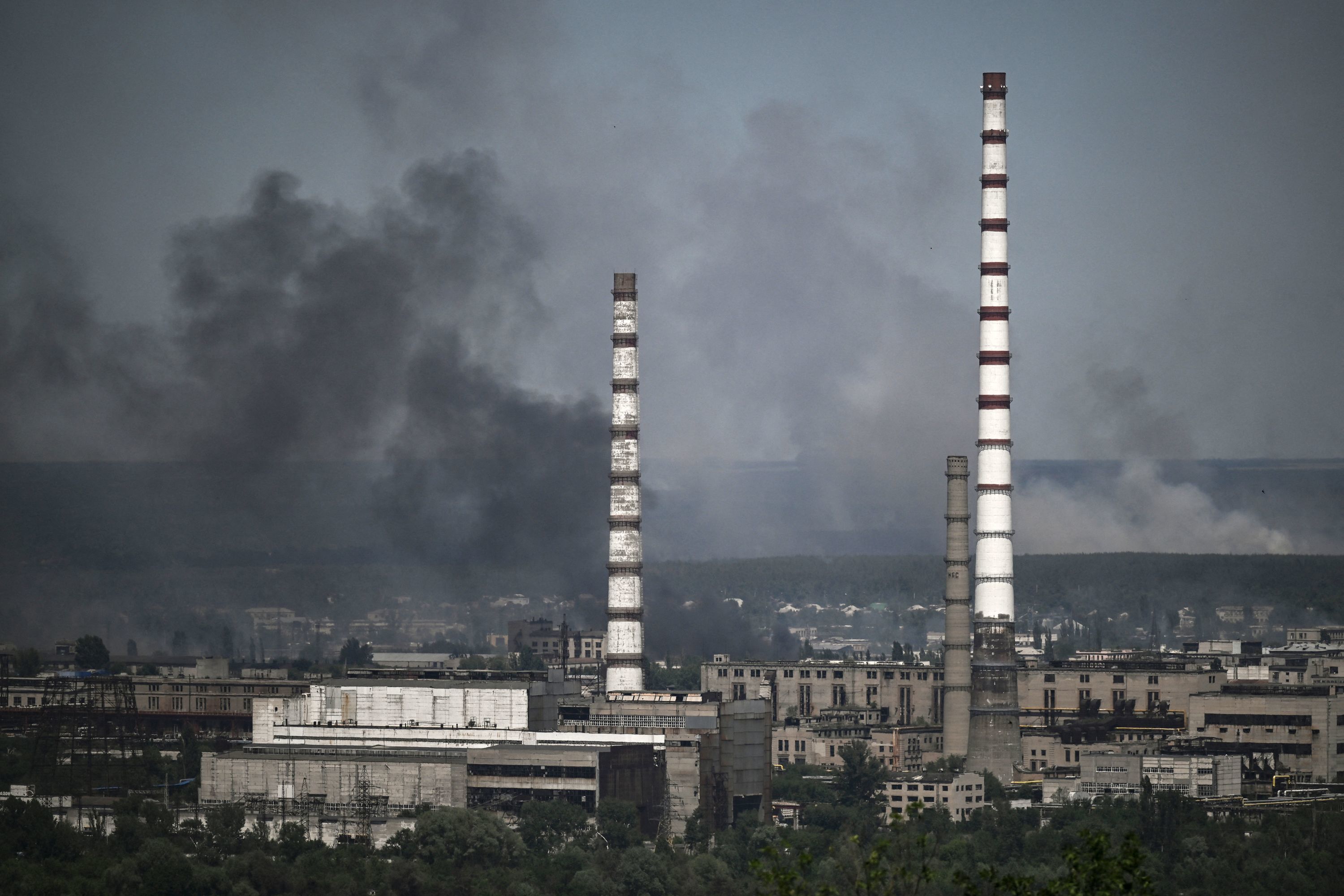 Black smoke in Severodonetsk during attacks between Russians and Ukrainians.